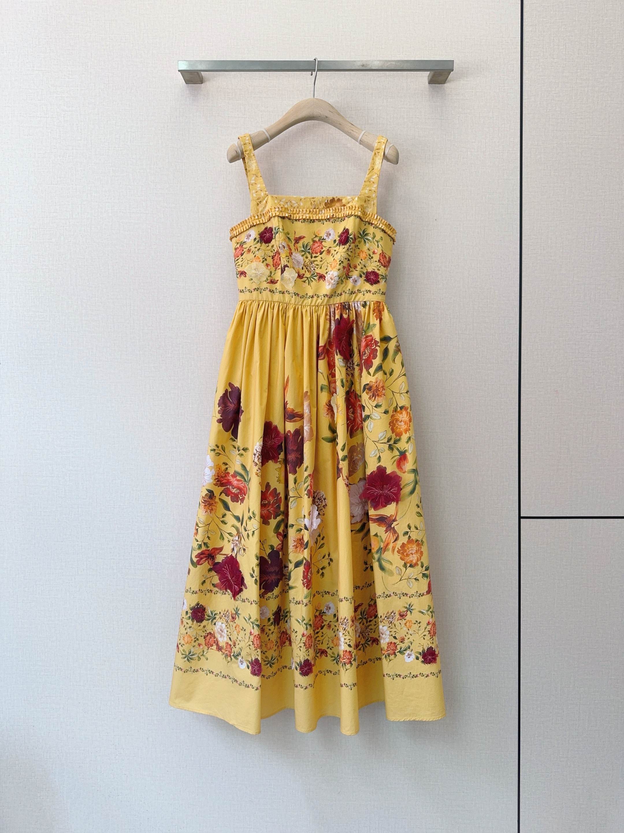 AGUA BY AGUA BENDI*T*A新款🆕💗 复古吊带连衣裙👗👗，方领宽肩带设计，修饰肩颈线条胸