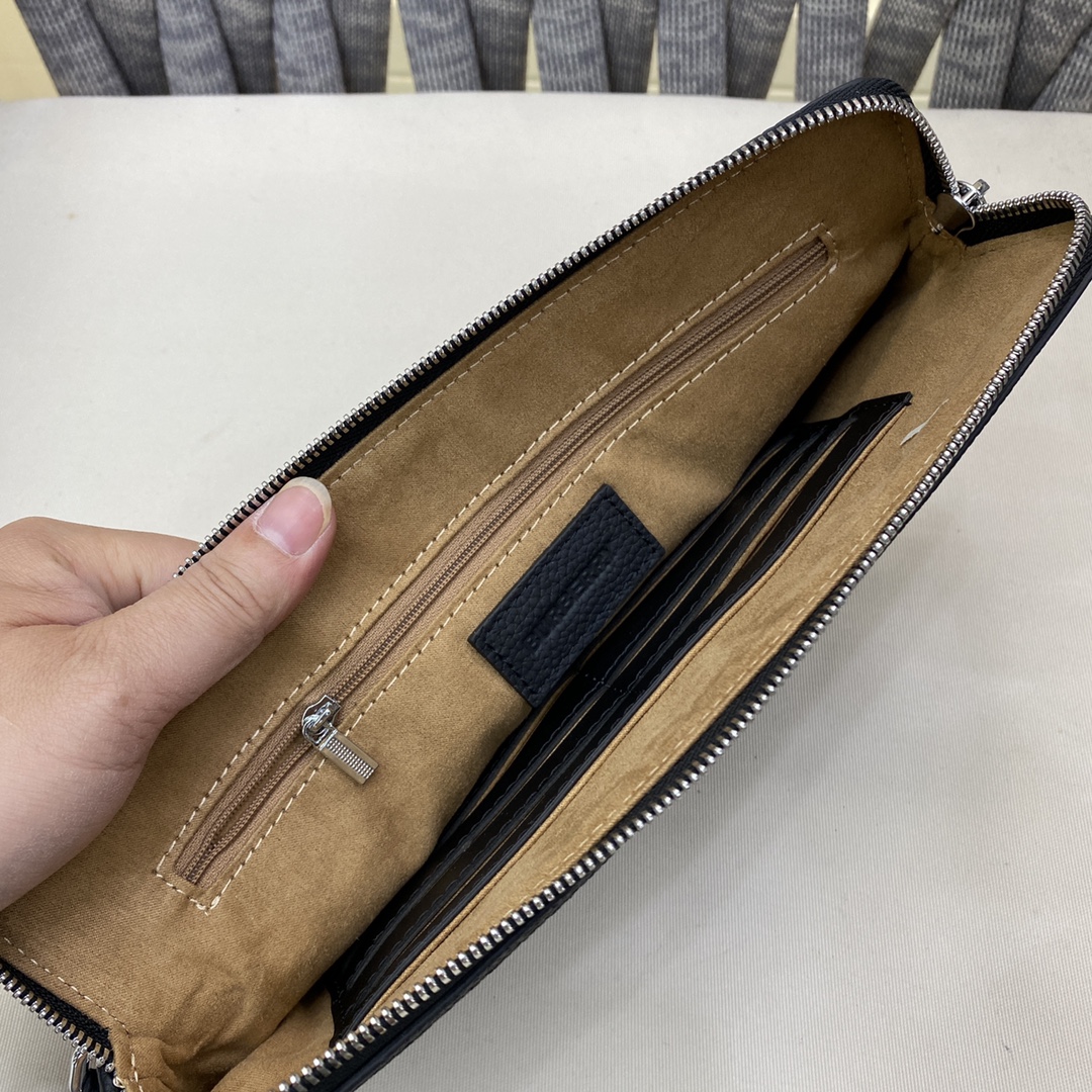 🇮🇹B家🇮🇹最🆕爆款💢男士商务👜意大利🇮🇹进口顶级牛皮✔️无可挑剔的五金配件.💯名师设计，资深裁缝✂️完