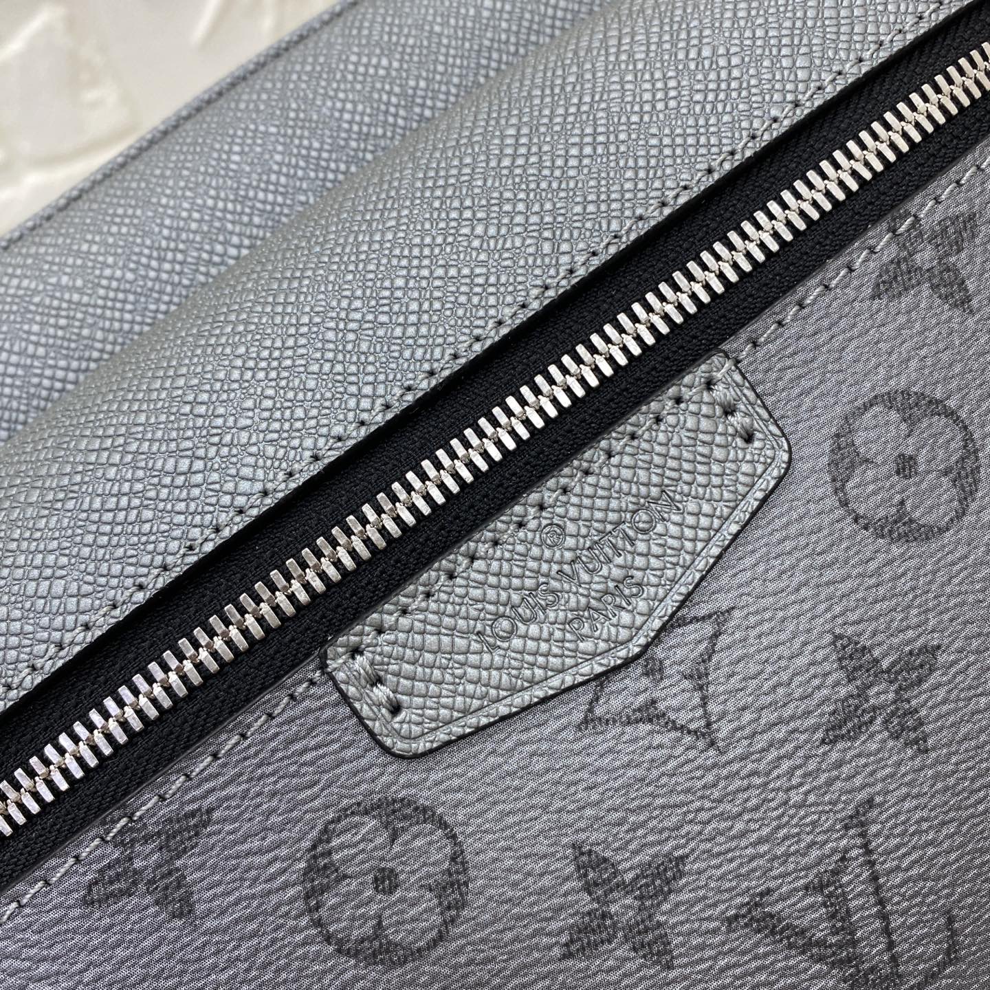 【顶级原单 独家实拍】M30830银色 本款 Outdoor 邮差包以经典 Monogram 帆布和 T