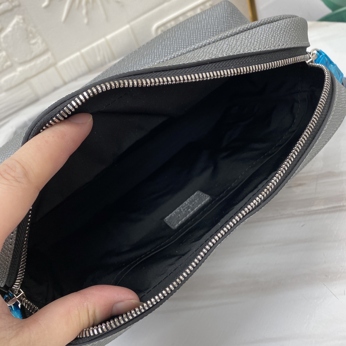 【顶级原单 独家实拍】M30830银色 本款 Outdoor 邮差包以经典 Monogram 帆布和 T