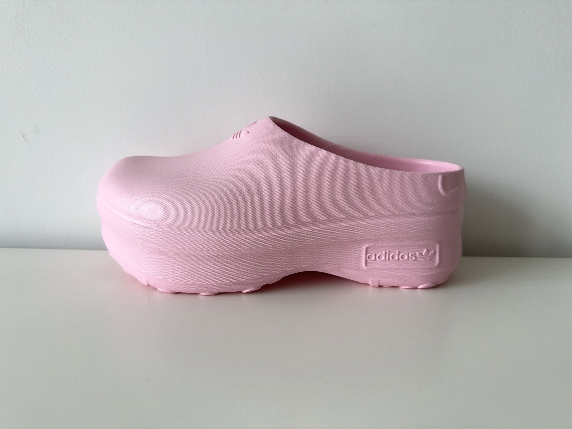 NO:236407,Version Upgrade Standard Size AdiFOM Stan Smith Mule Panel Shoes Adidas non-slip wear-resistant and lightweight Muller Chef Shoes Easy foot feel Walk as soon as you wear These slippers are designed to pay tribute to the classic Stan Smith Simple upper and heel details are inspired by the original and bring a modern innovation with thick proportions and ultra-smooth touch Use foam made of sugar cane Eco-friendly Get rid of straps or laces Easy to put on and off Keep comfortable With natural renewable materials Designed to help reduce plastic pollution Size 36-45, slippers, slippers19860909版本升级 标准码 AdiFOM Stan Smith Mule面板鞋 阿迪达斯防滑耐磨轻便 穆勒厨师鞋 轻松脚感 一穿即走 这款拖鞋旨在致敬经典的Stan Smith 简约鞋面和后跟细节灵感源于原版 并通过厚实的比例和超光滑的触感 带来现代风格的革新 采用含有甘蔗制成的泡沫材料 心系环保 摆脱绑带或鞋带束缚 易于穿脱 保持舒适 采用天然可再生材料 旨在帮助减少塑料污染 尺码36-45,拖鞋,slippers,Women's Shoes