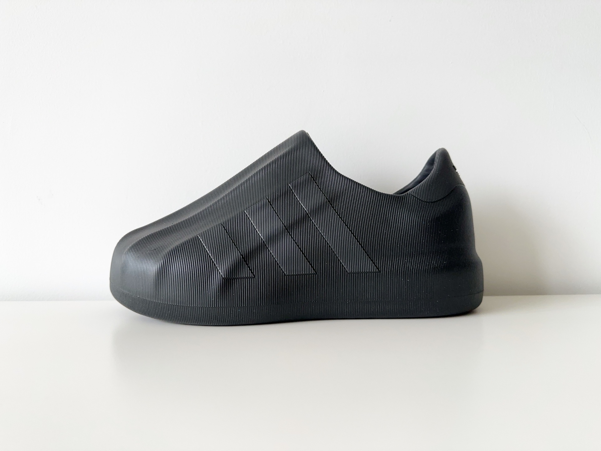 NO:260815,Upgraded version Thick sole adidas originals AdiFOM Suerstar Suerstar non-slip, wear-resistant, breathable, low-top sports and casual shoes for men and women # The shoe is made of an integrated shoe body, and the body is made of 50 natural renewable materials, which conforms to the environmental protection concept of adidas Originals. The upper has multiple raised designs, showing the Suerstar shell toe elements. The inner side of the shoe also retains the hole design, ensuring good breathability. Size 36 37 38 39 40 41 42 42.5 43 44 45 46 47, slippers, adidas, slippers19860909升级版本 厚底 adidas originals AdiFOM Suerstar Suerstar 防滑耐磨透气低帮运动休闲鞋男女同款 # 鞋款采用一体式鞋身打造,鞋身材质是由 50 的天然可再生材料制成,符合 adidas Originals 的环保理念鞋面上多条凸起的设计,展现了 Suerstar 贝壳头元素.鞋内侧身还保留了孔洞设计,保证了良好的透气性 . 尺码36 37 38 39 40 41 42 42.5 43 44 45 46 47,拖鞋,adidas,slippers,Women's Shoes