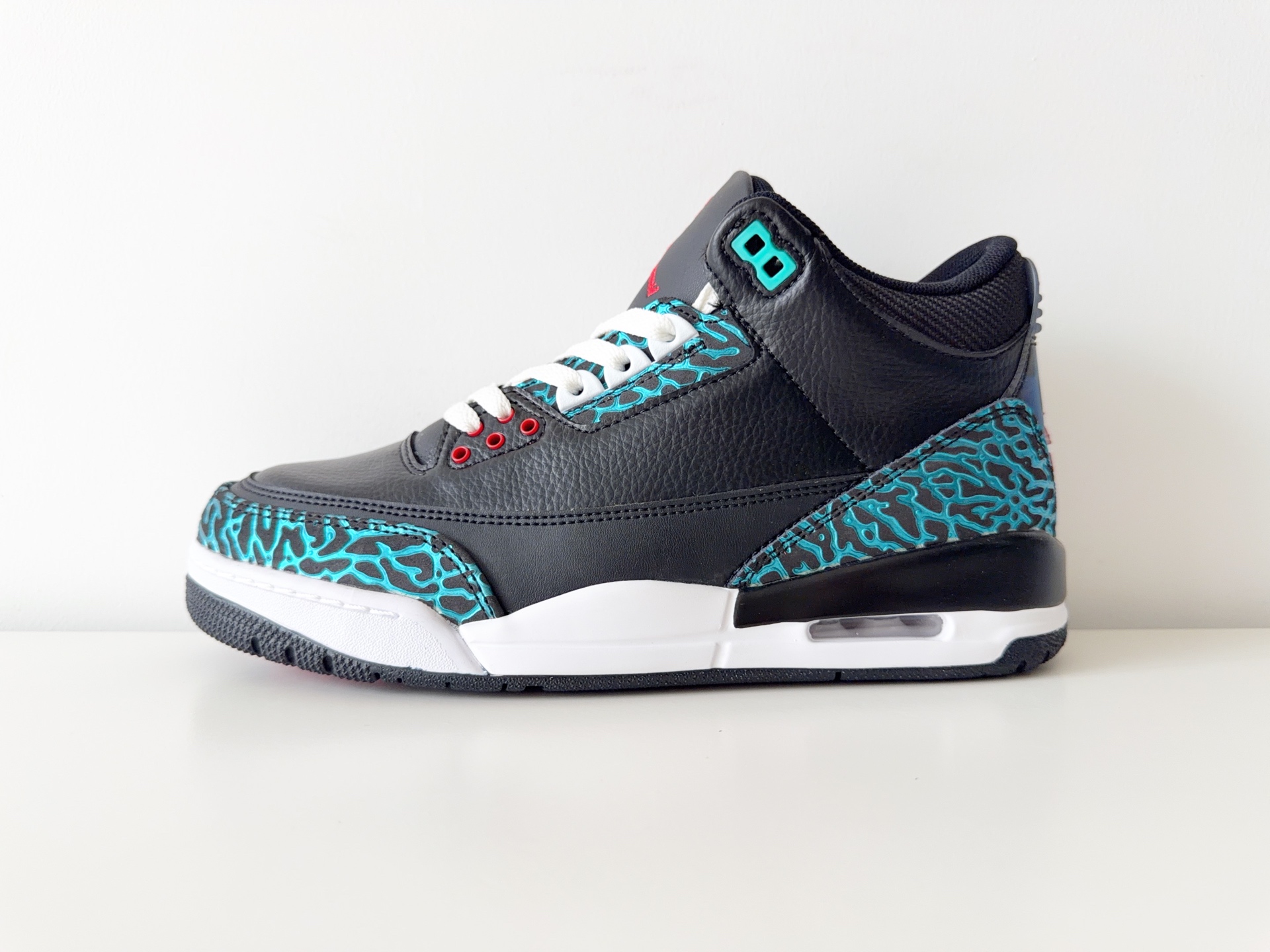 NO:664762,Jordan Air Jordan 3 GS 'Moto' is fashionable and comfortable, non-slip, shock-absorbing and wear-resistant, mid-top basketball shoes, black, same style for men and women, 36-47,19860909Jordan Air Jordan 3 GS'Moto'时尚舒适 防滑减震耐磨 中帮 篮球鞋 黑色 男女同款 36-47,,Men's shoes