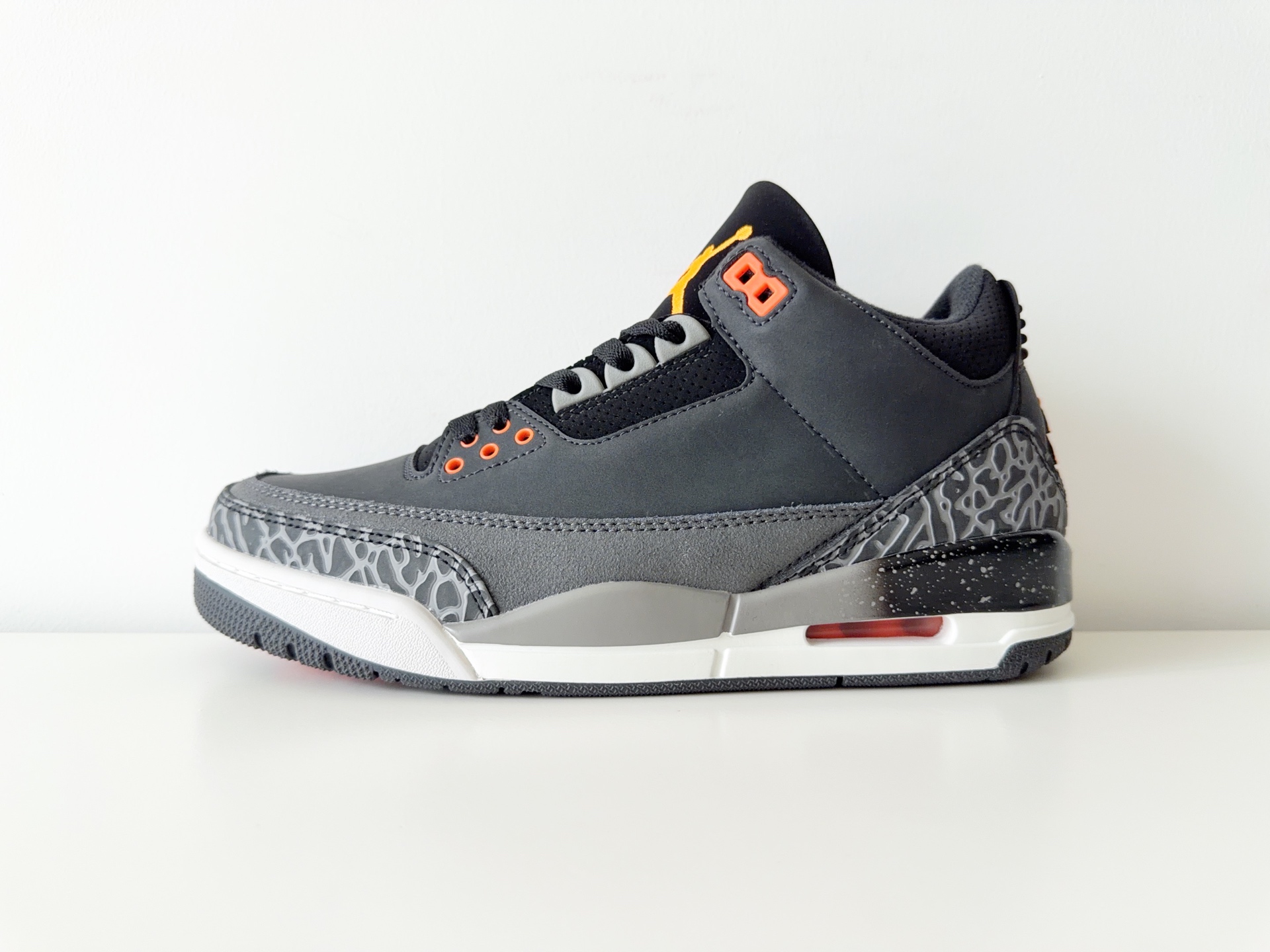 NO:664774,Jordan Air Jordan 3 'Fear' comfortable wear-resistant mid-top retro basketball shoes for men and women gray black 36-47,19860909Jordan Air Jordan 3 'Fear' 舒适 耐磨 中帮 复古篮球鞋 男女款 灰黑色36-47,,Men's shoes