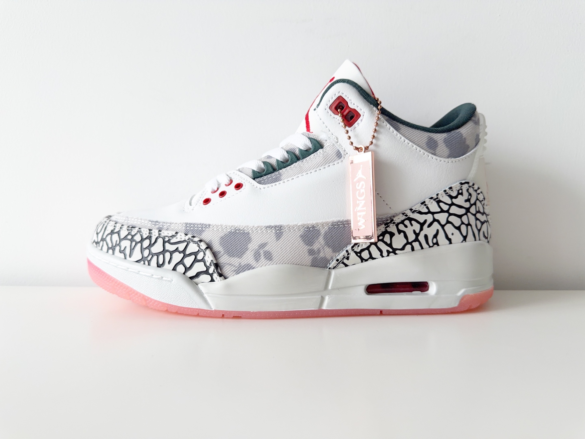 NO:664786,Jordan Air Jordan 3 Retro Wings Comfortable and versatile, non-slip and wear-resistant, mid-top retro basketball shoes, same style for men and women, beige pink 36-47,19860909Jordan Air Jordan 3 Retro Wings 舒适百搭 防滑耐磨 中帮 复古篮球鞋 男女同款 米灰粉 36-47,,Men's shoes