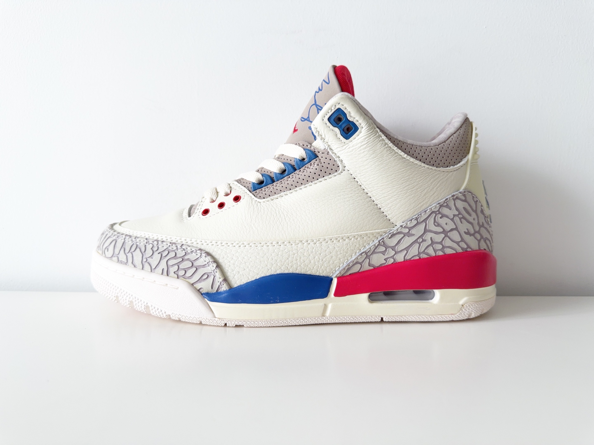 NO:664752,Jordan Air Jordan 3 retro international flight Independence Day crackle pattern OG Independence Day crackle pattern mid-top retro basketball shoes men's white gray 36-47,19860909Jordan Air Jordan 3 retro international flight 独立日 爆裂纹 OG款 独立日 爆裂纹 中帮 复古篮球鞋 男款 白灰 36-47,,Men's shoes