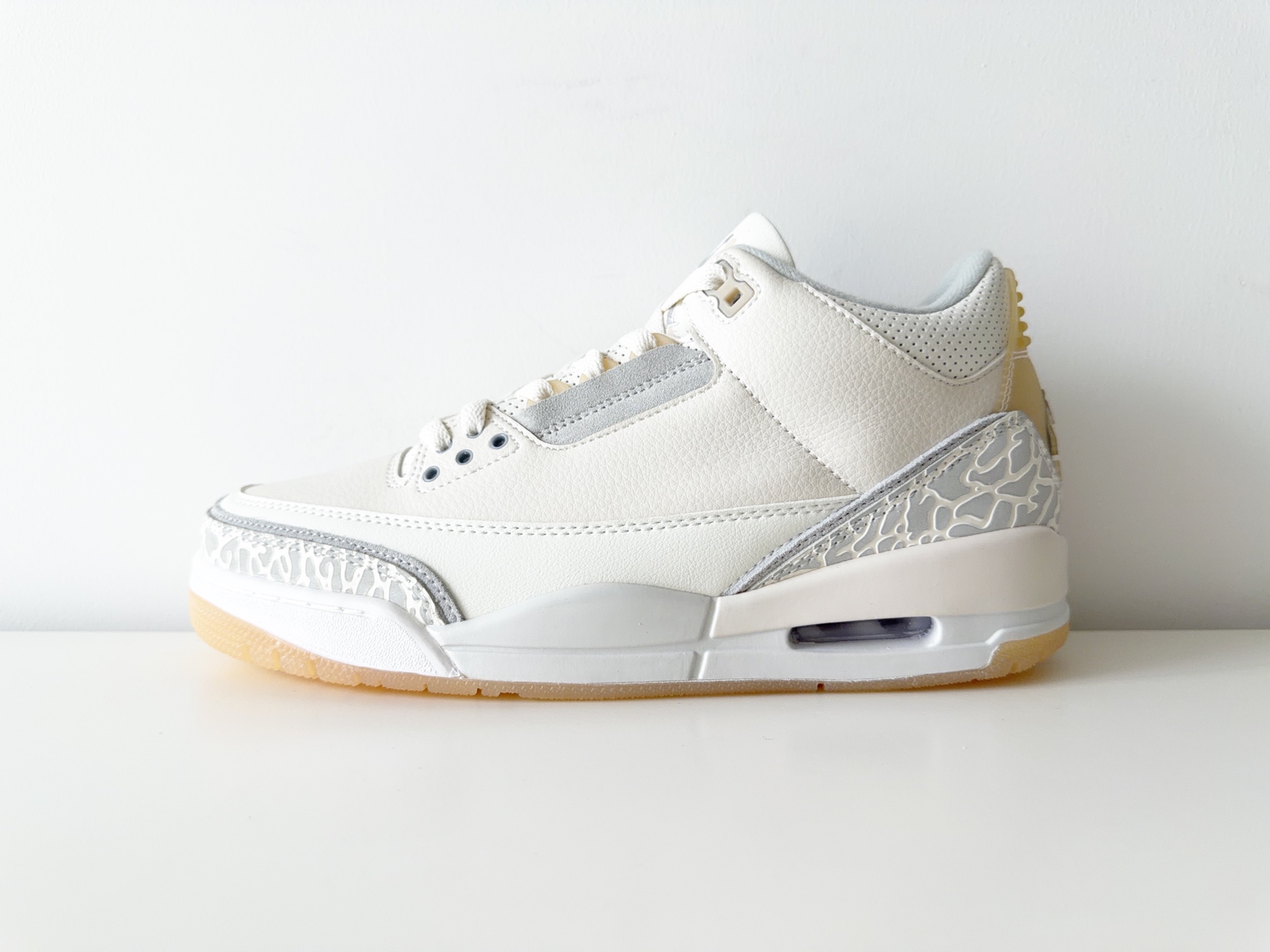 NO:664766,Jordan Air Jordan 3 'Ivory' first-layer cowhide, comfortable, wear-resistant, mid-top retro basketball shoes, same style for men and women, gray 36-47,,cowhide19860909Jordan Air Jordan 3 'Ivory' 头层牛皮 舒适 耐磨 中帮 复古篮球鞋 男女同款 灰白 36-47,,cowhide,Men's shoes