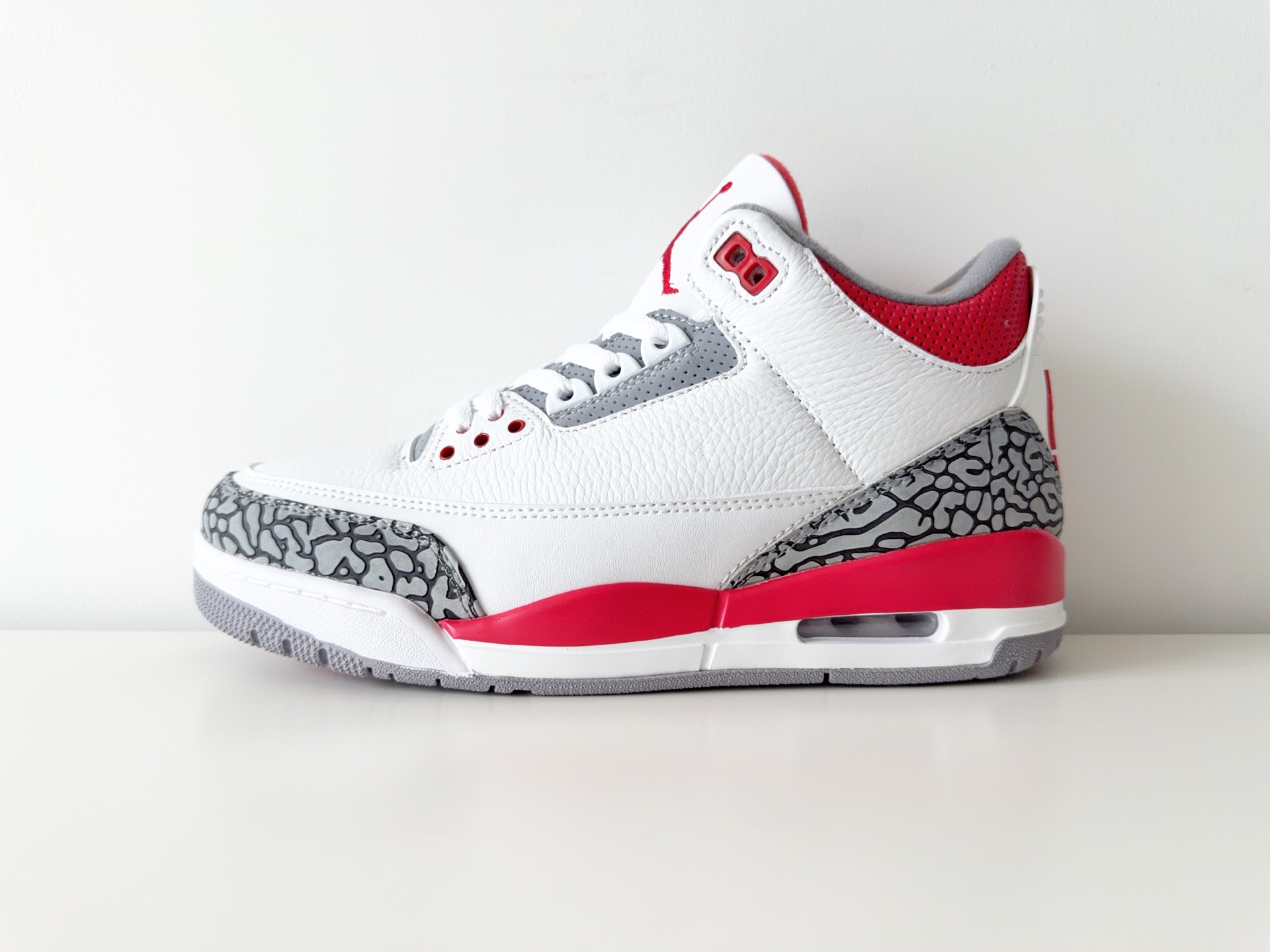 NO:664773,Jordan Air Jordan 3 retro 'fire red' trendy mid-cut retro basketball shoes for men and women, flame red and white, replica version 36-47,19860909Jordan Air Jordan 3 retro 'fire red' 潮流 中帮 复古篮球鞋 男女同款 火焰红白 复刻版 36-47,,Men's shoes
