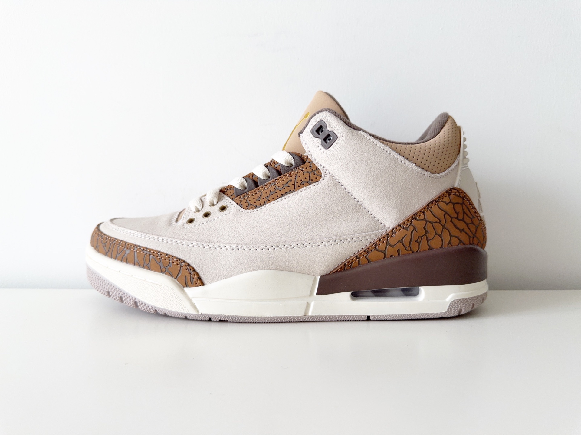 NO:664781,Jordan Air Jordan 3 'Orewood Brown' Trendy Mid-top Retro Basketball Shoes Men's and Women's White Brown 36-47,19860909Jordan Air Jordan 3 'Orewood Brown' 潮流 中帮 复古篮球鞋 男女款 白棕 36-47,,Men's shoes