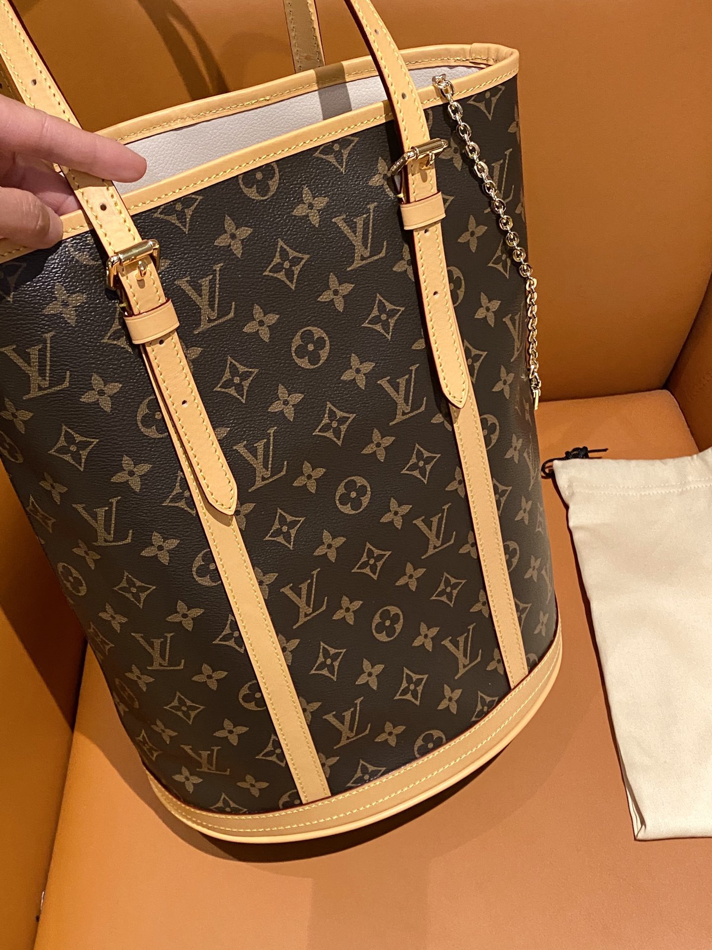 Louis Vuitton Vintage Monogram Bag - Comprehensive 7