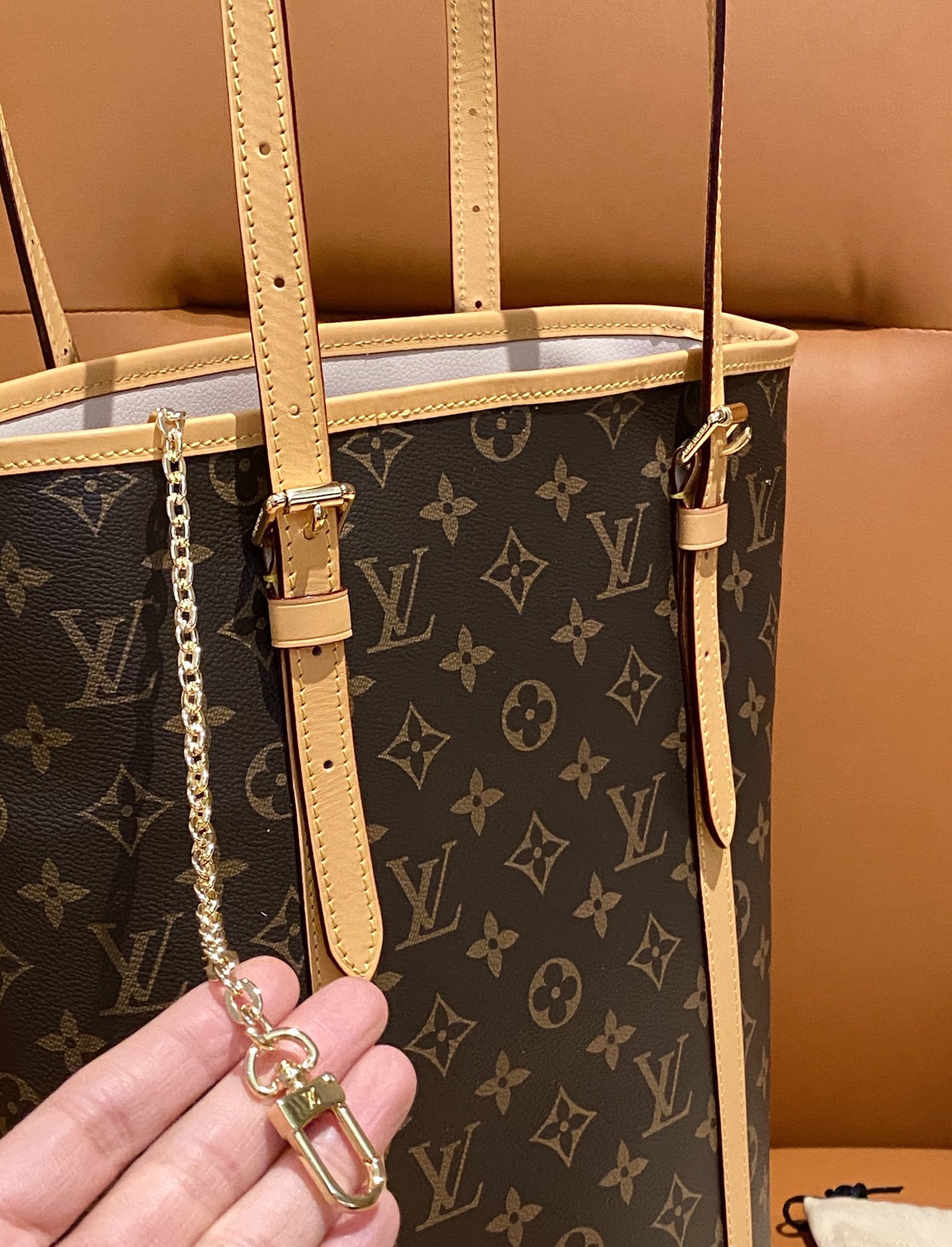 Louis Vuitton Vintage Monogram Bag - Comprehensive 6