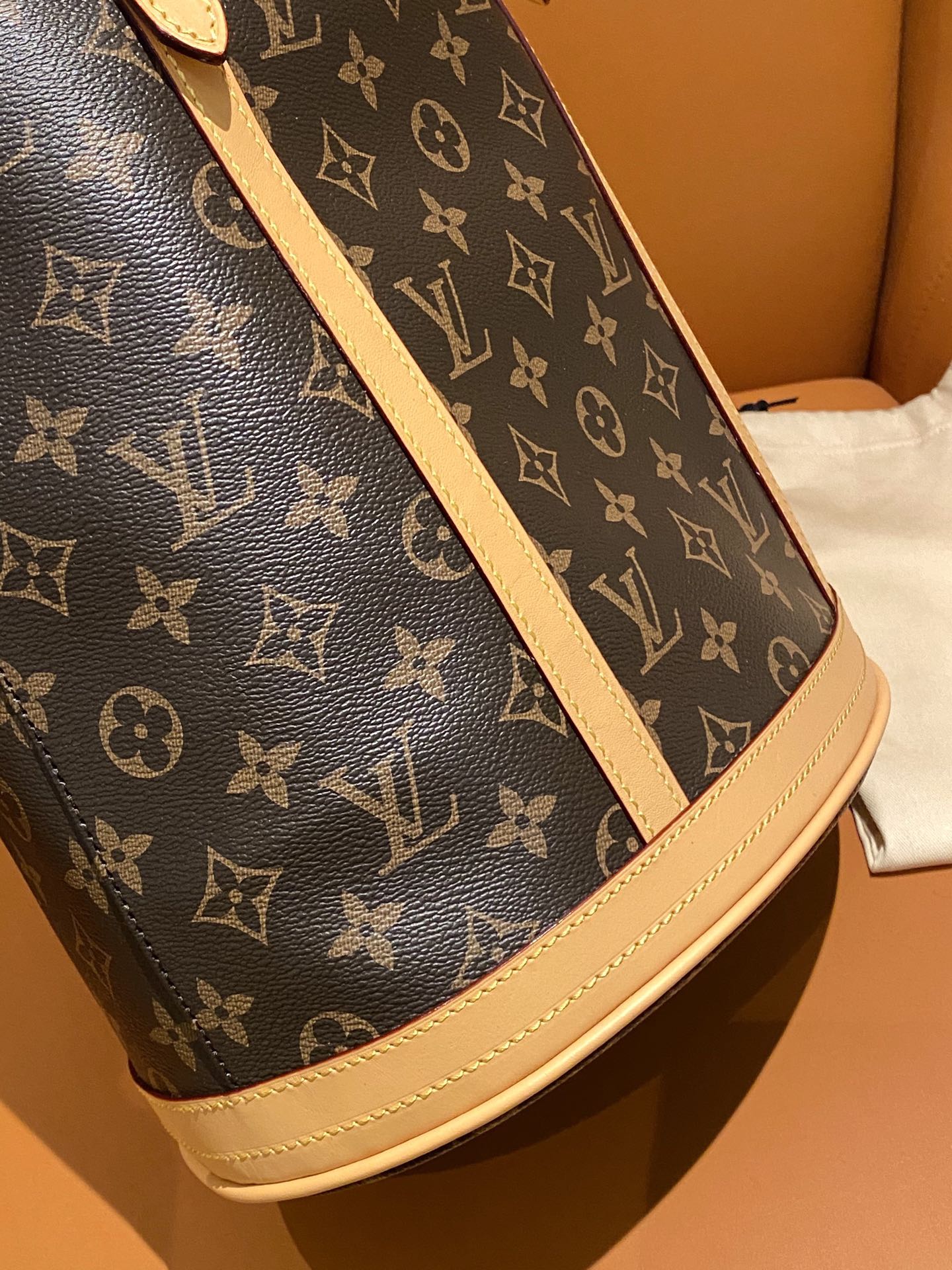 Louis Vuitton Vintage Monogram Bag - Comprehensive 8