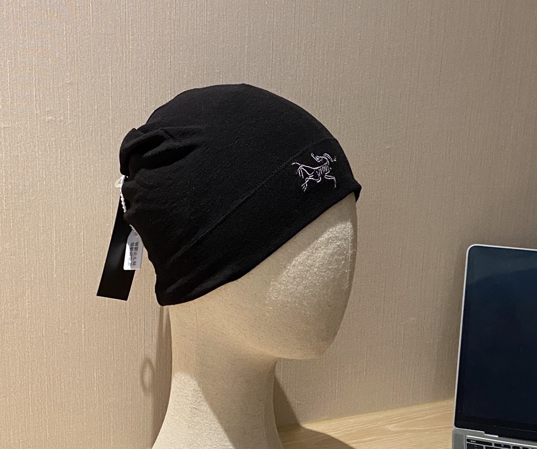 Moncler Haute Couture Haute Couture Designer Cap Hat Ref.88D791DC 2