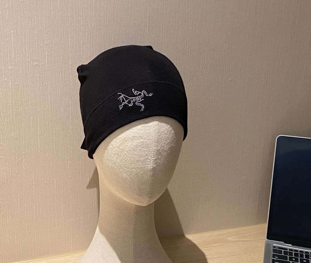 Moncler Haute Couture Haute Couture Designer Cap Hat Ref.88D791DC 3