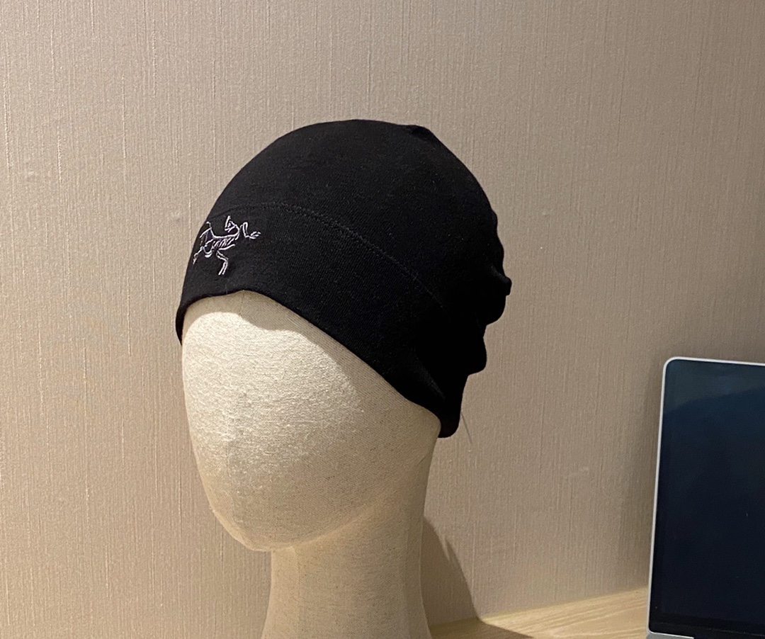 Moncler Haute Couture Haute Couture Designer Cap Hat Ref.88D791DC 4