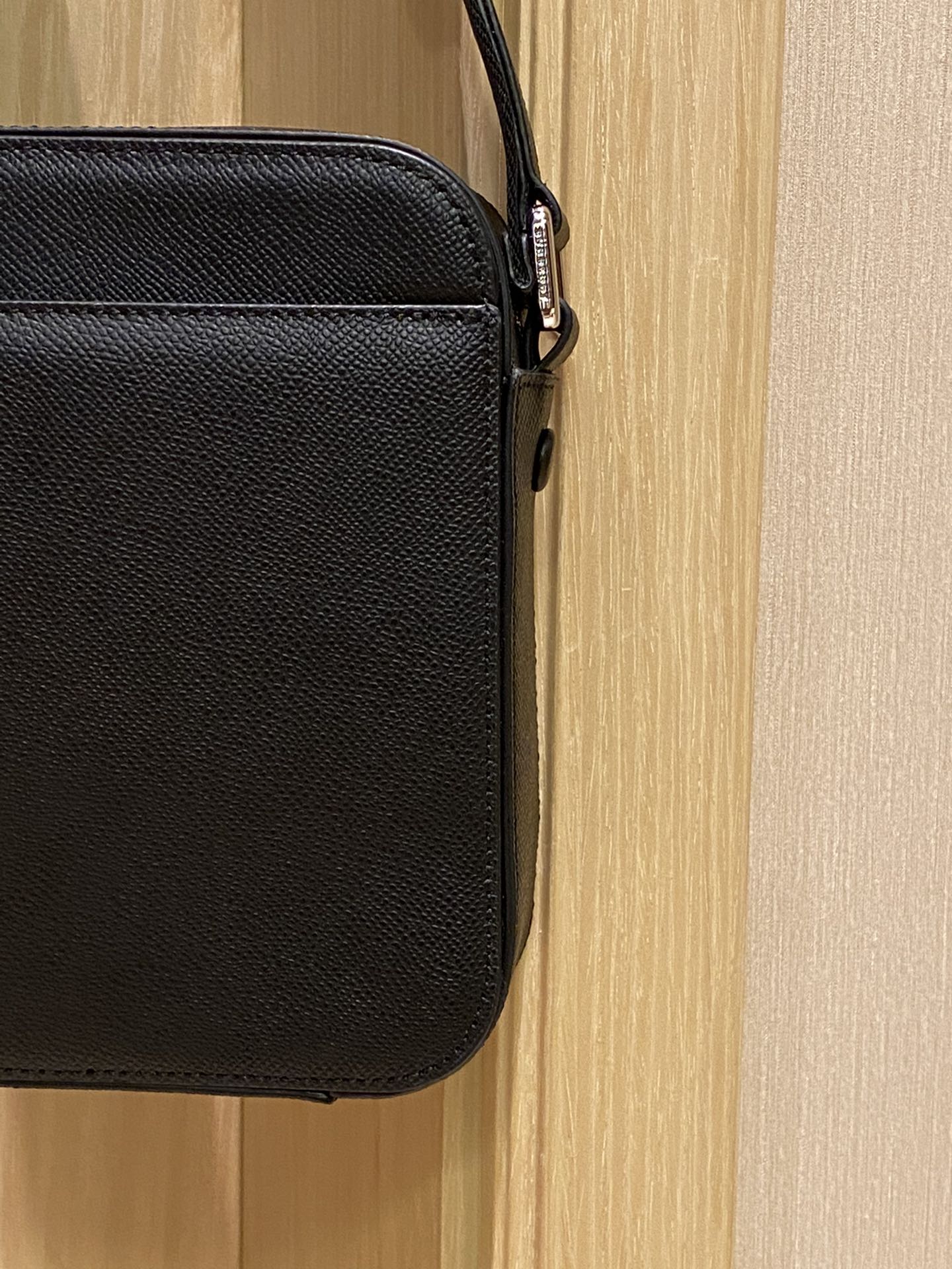 Men's Grained Calfskin Crossbody Bag - Comprehensive 8
