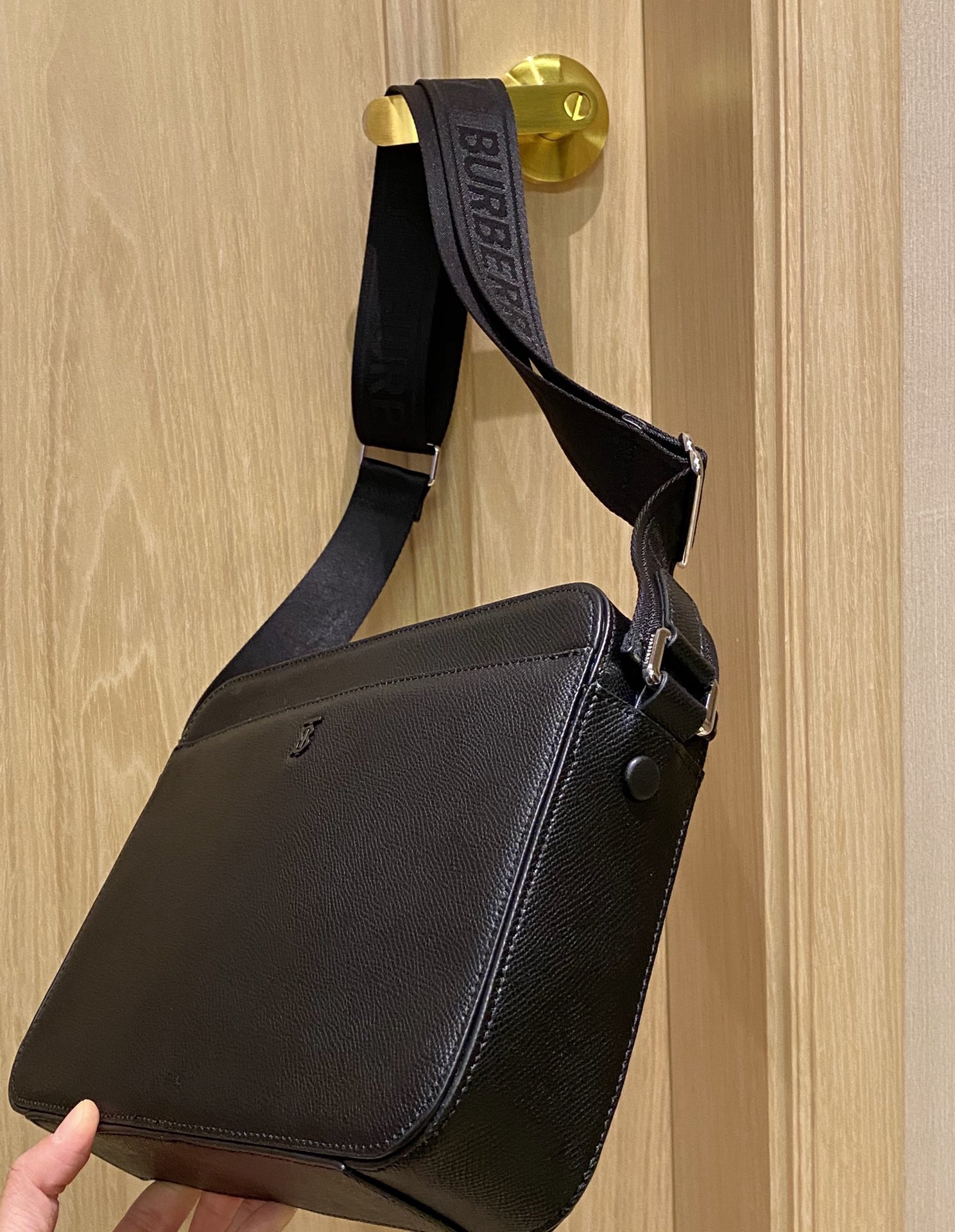 Men's Grained Calfskin Crossbody Bag - Comprehensive 5