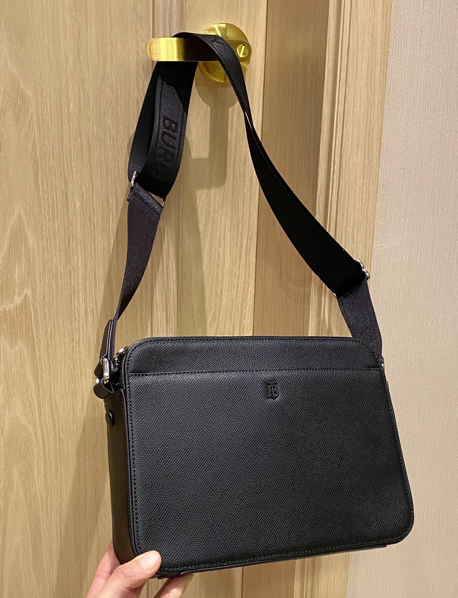 Men's Grained Calfskin Crossbody Bag - Comprehensive 3