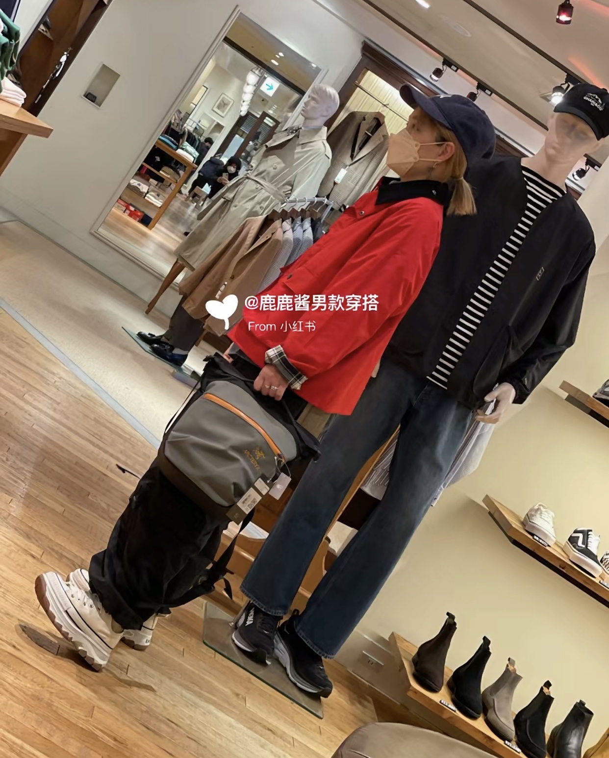 既是轻装背徒步又是平时生活中的万能背包 2