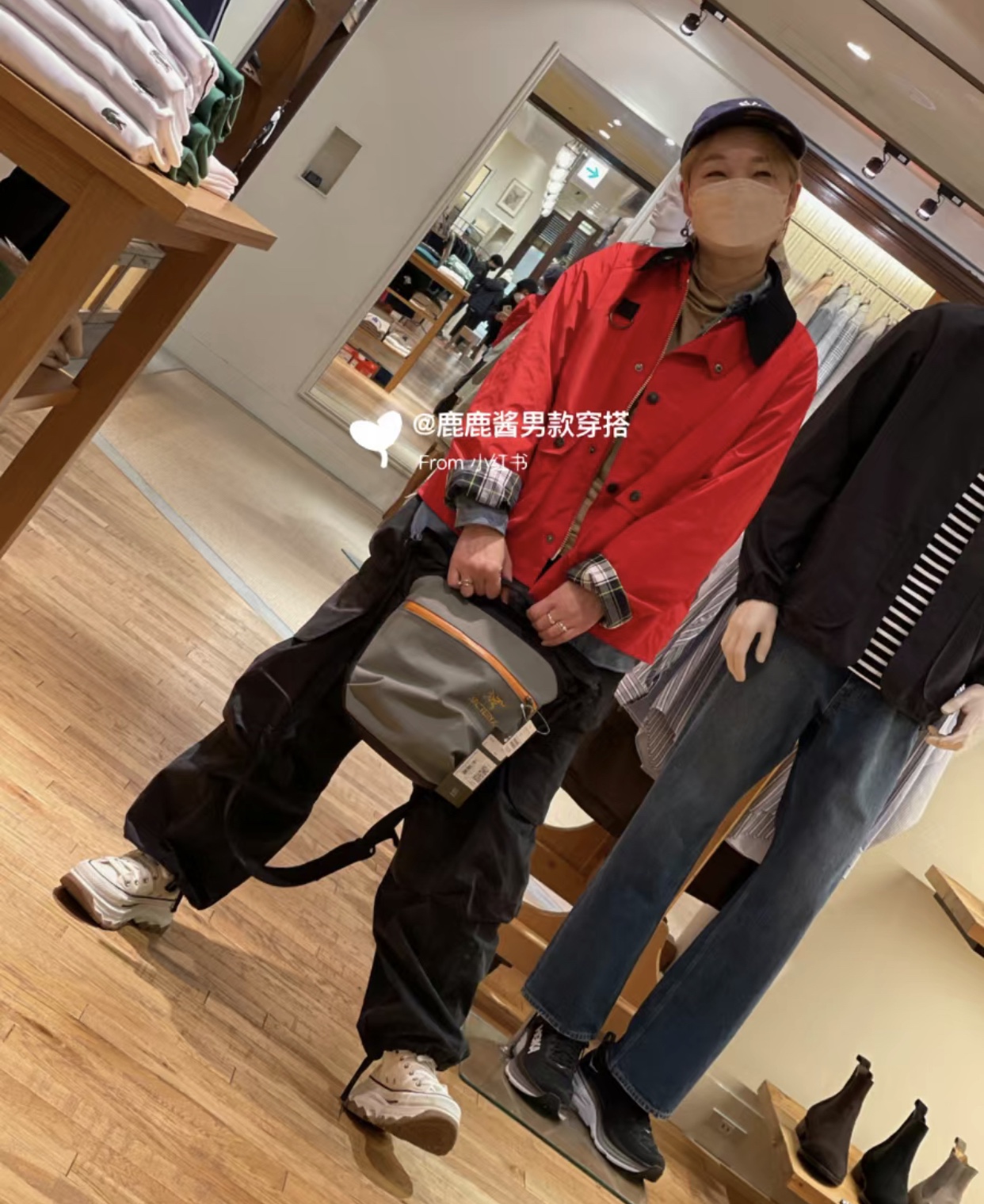 既是轻装背徒步又是平时生活中的万能背包 3