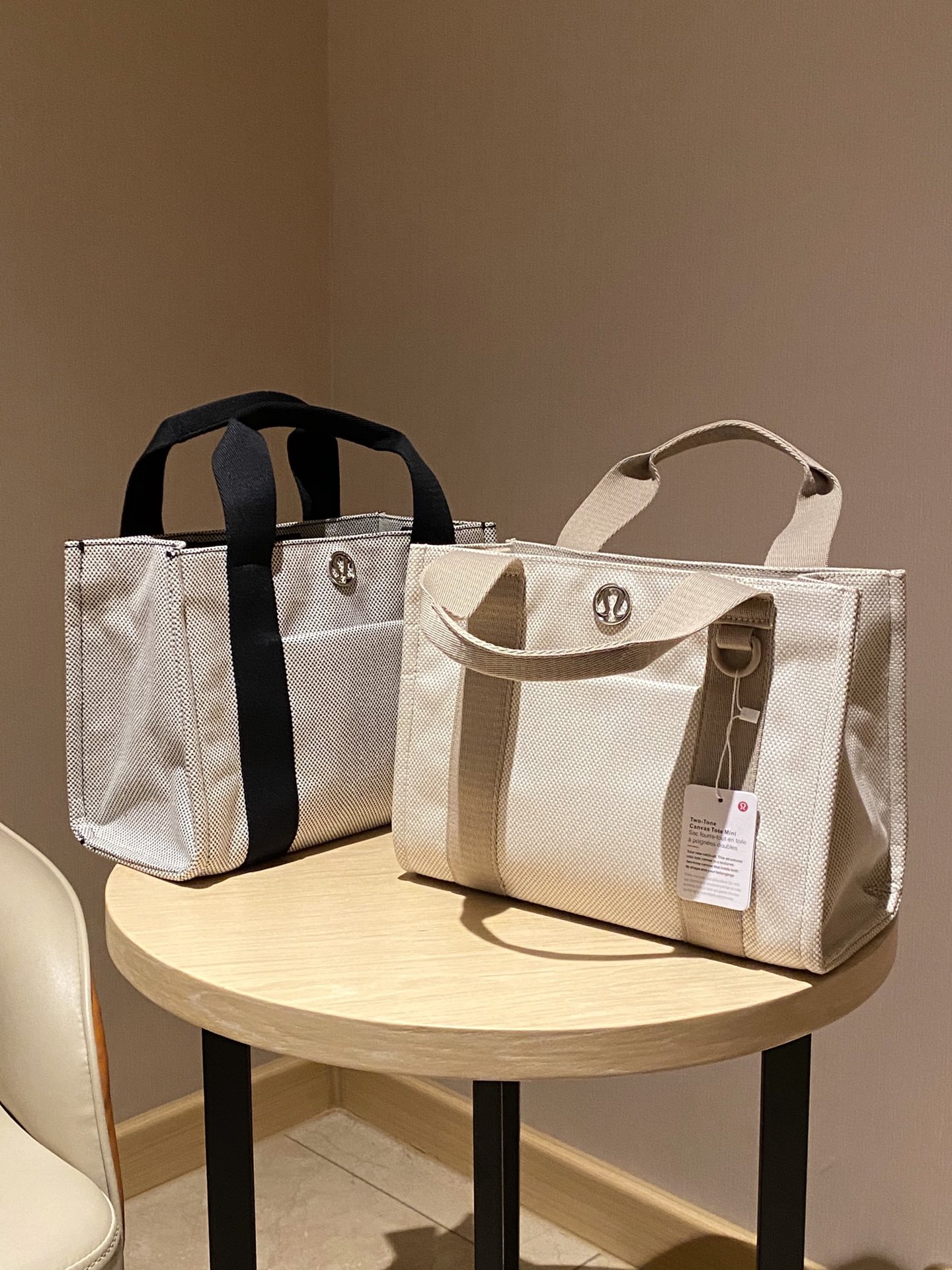 Crafted from heavy-weight imported canvas, combining a supple texture wi - Comprehensive 3
