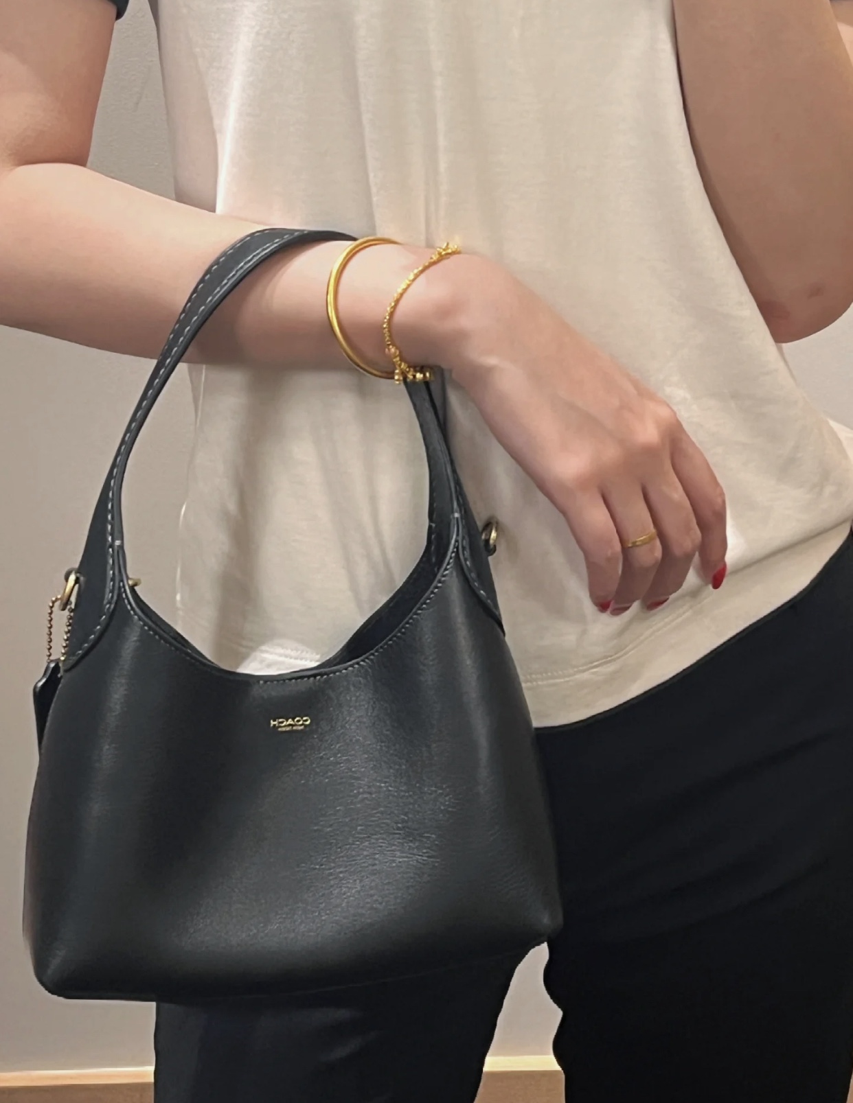 Crafted from smooth calfskin leather, this design features a minimalist  - Comprehensive 3
