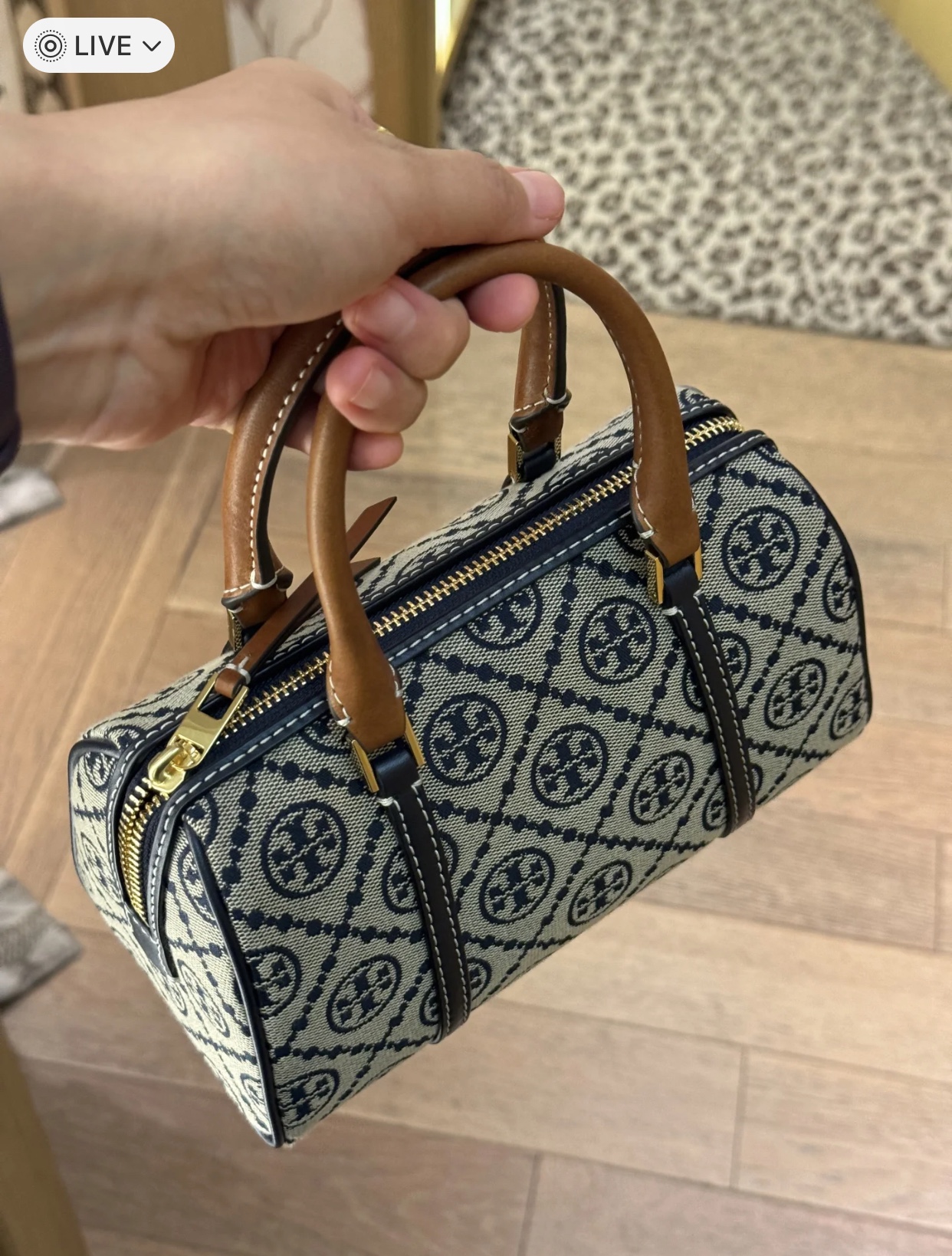 this compact Boston bag combines classic design with practical - Comprehensive