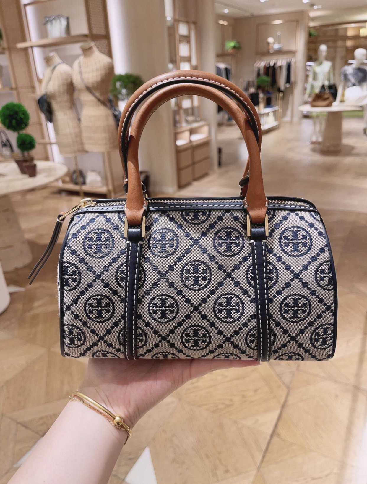 Jacquemus Luxury Designer Handbag Shoulder Crossbody Bag crafted in