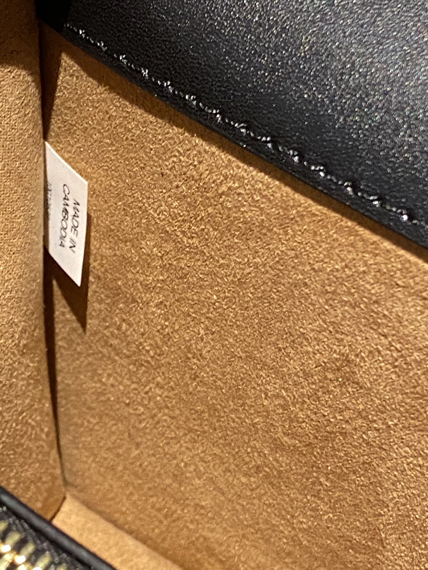 The bag features a full leather interior crafted from two distinct - Comprehensive 5