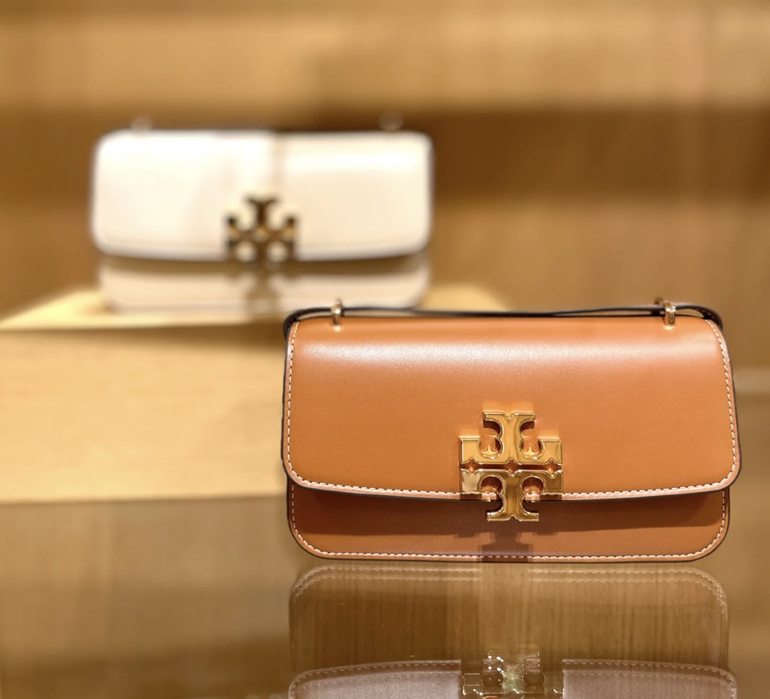 Crafted in cowhide leather, this runway style is designed for versatile  - Comprehensive 2