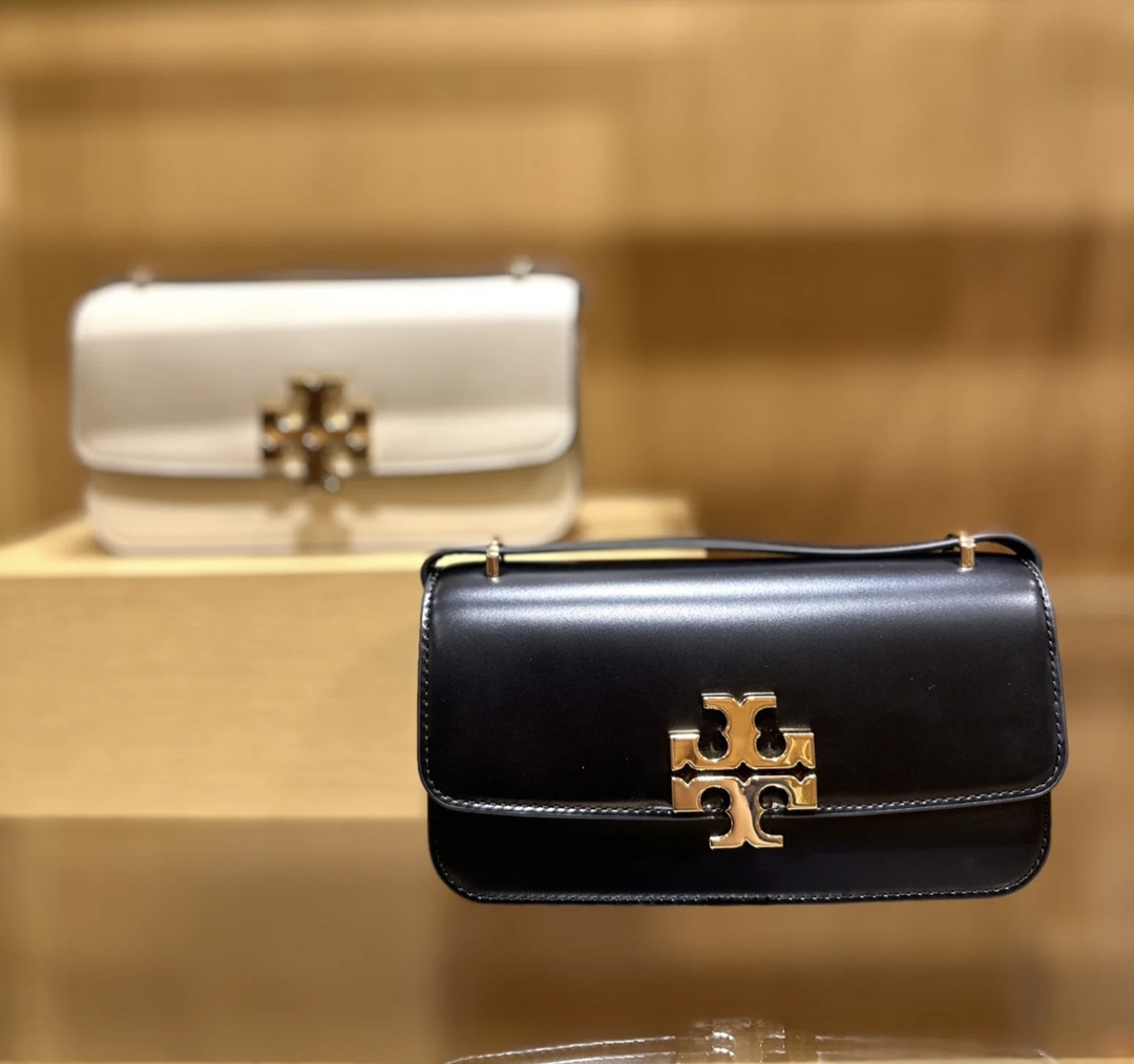 Crafted in cowhide leather, this runway style is designed for versatile  - Comprehensive 5