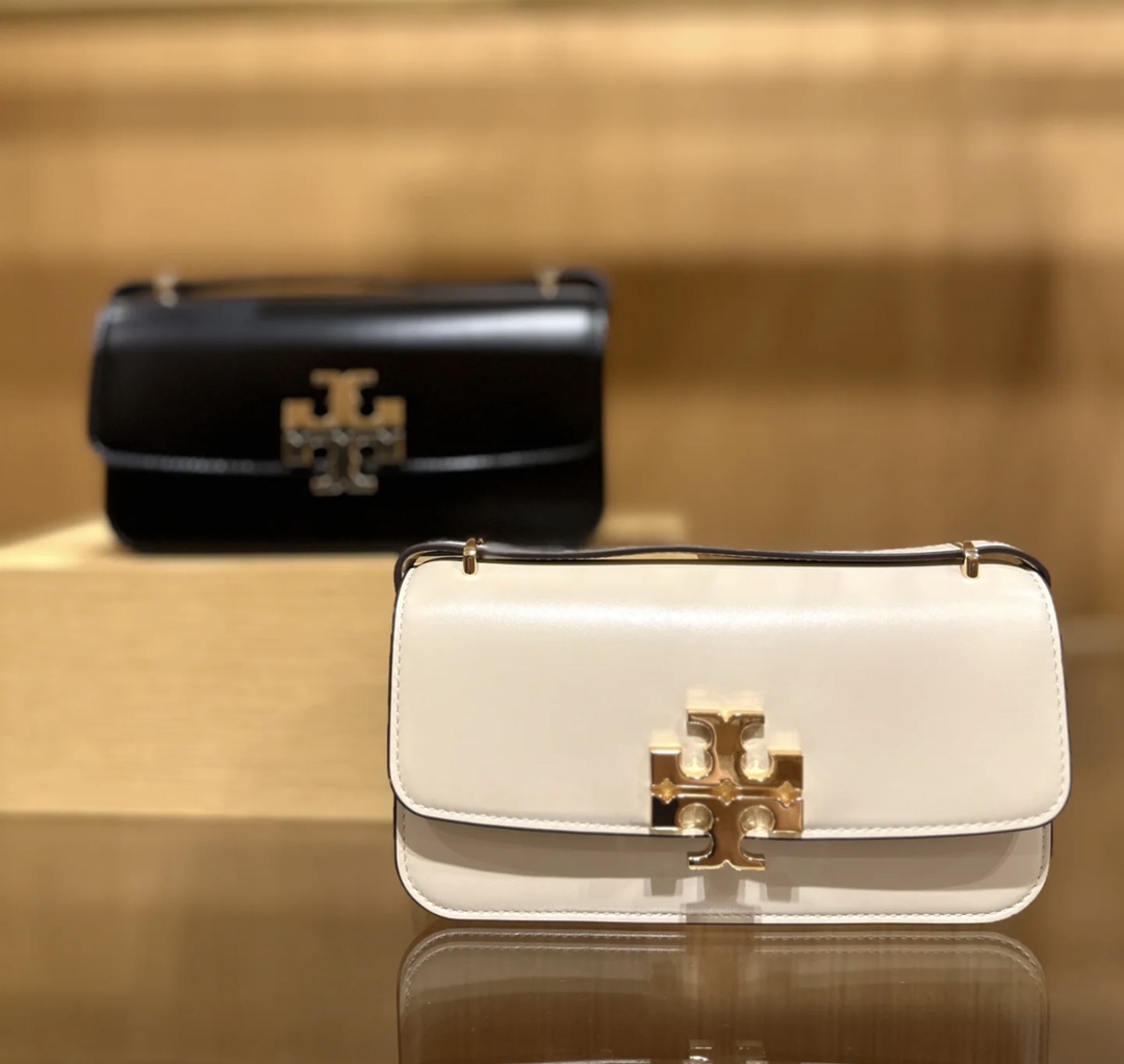 Crafted in cowhide leather, this runway style is designed for versatile  - Comprehensive 3