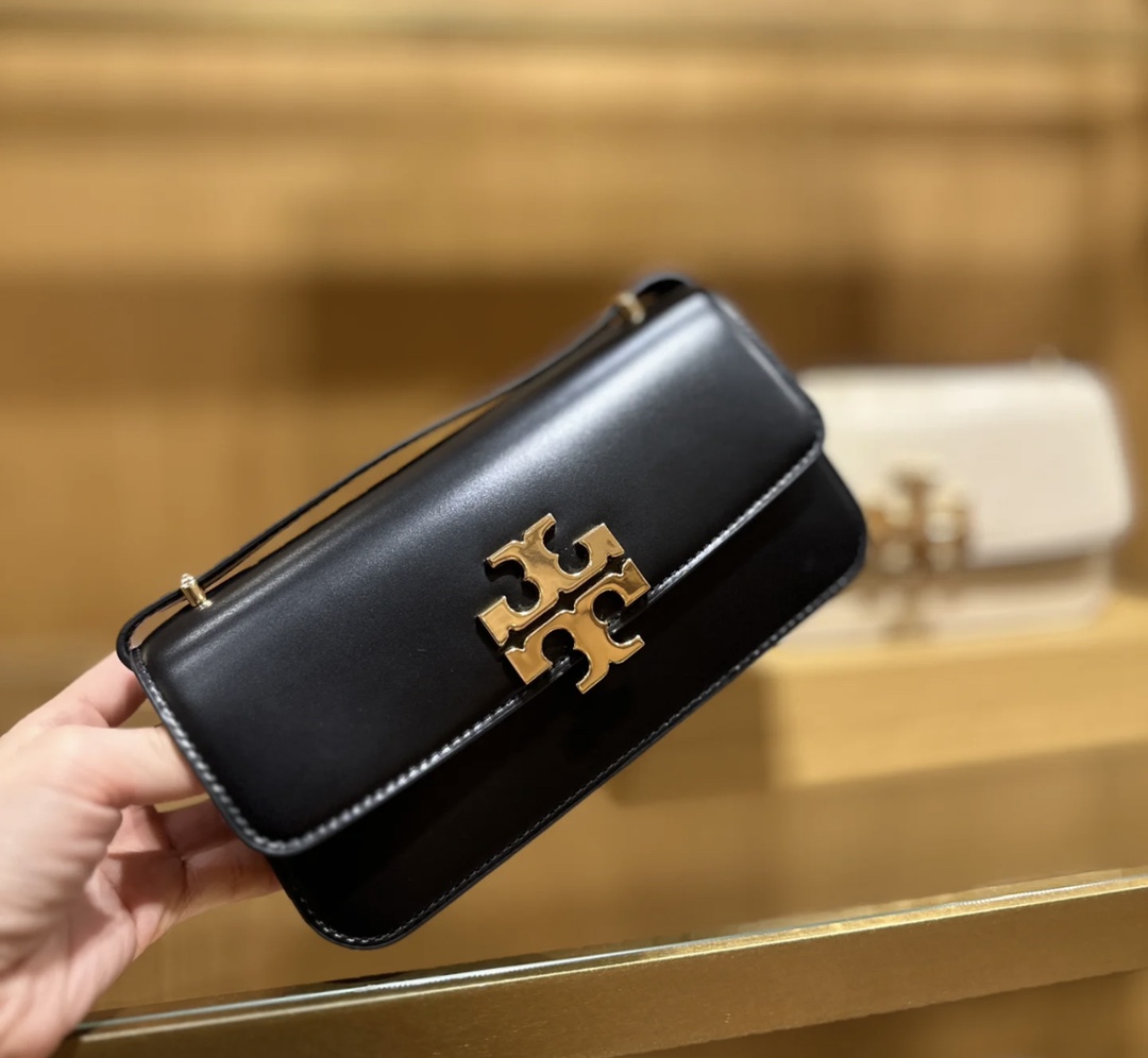 Crafted in cowhide leather, this runway style is designed for versatile  - Comprehensive 4