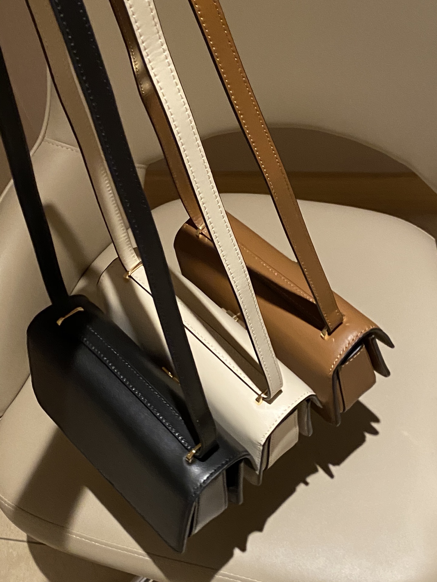 Dual-Carry Shoulder Bag - Comprehensive 3