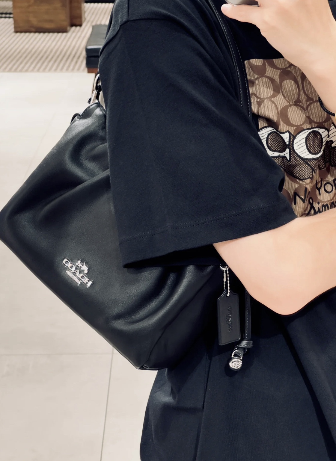 Designed for effortless versatility, seamlessly complementing both casua - Comprehensive 4