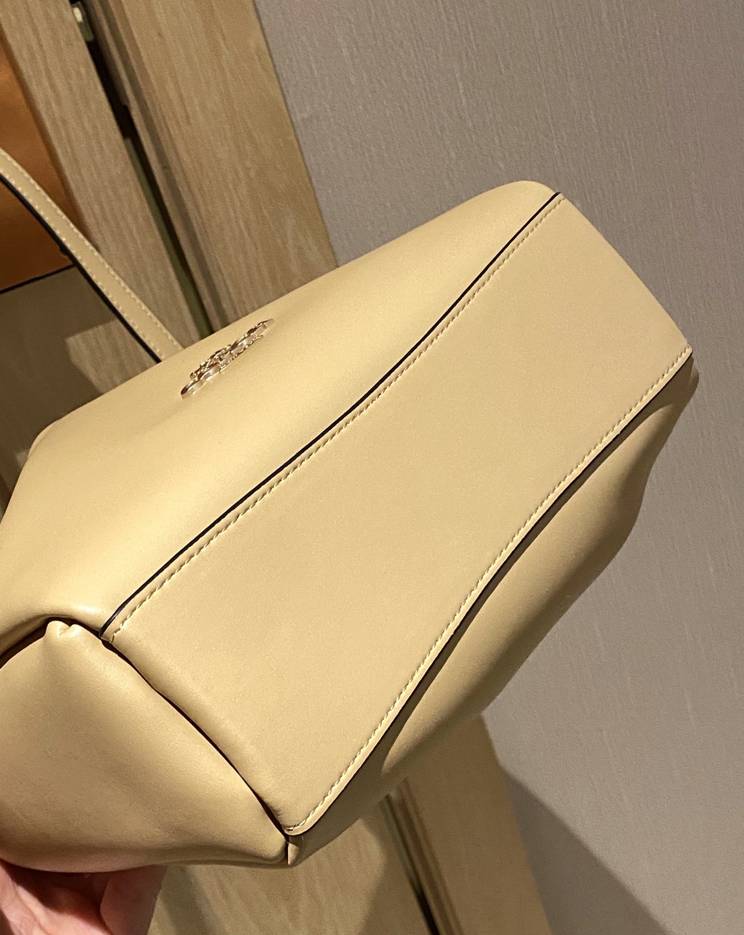 wear as an underarm shoulder bag - Comprehensive 6