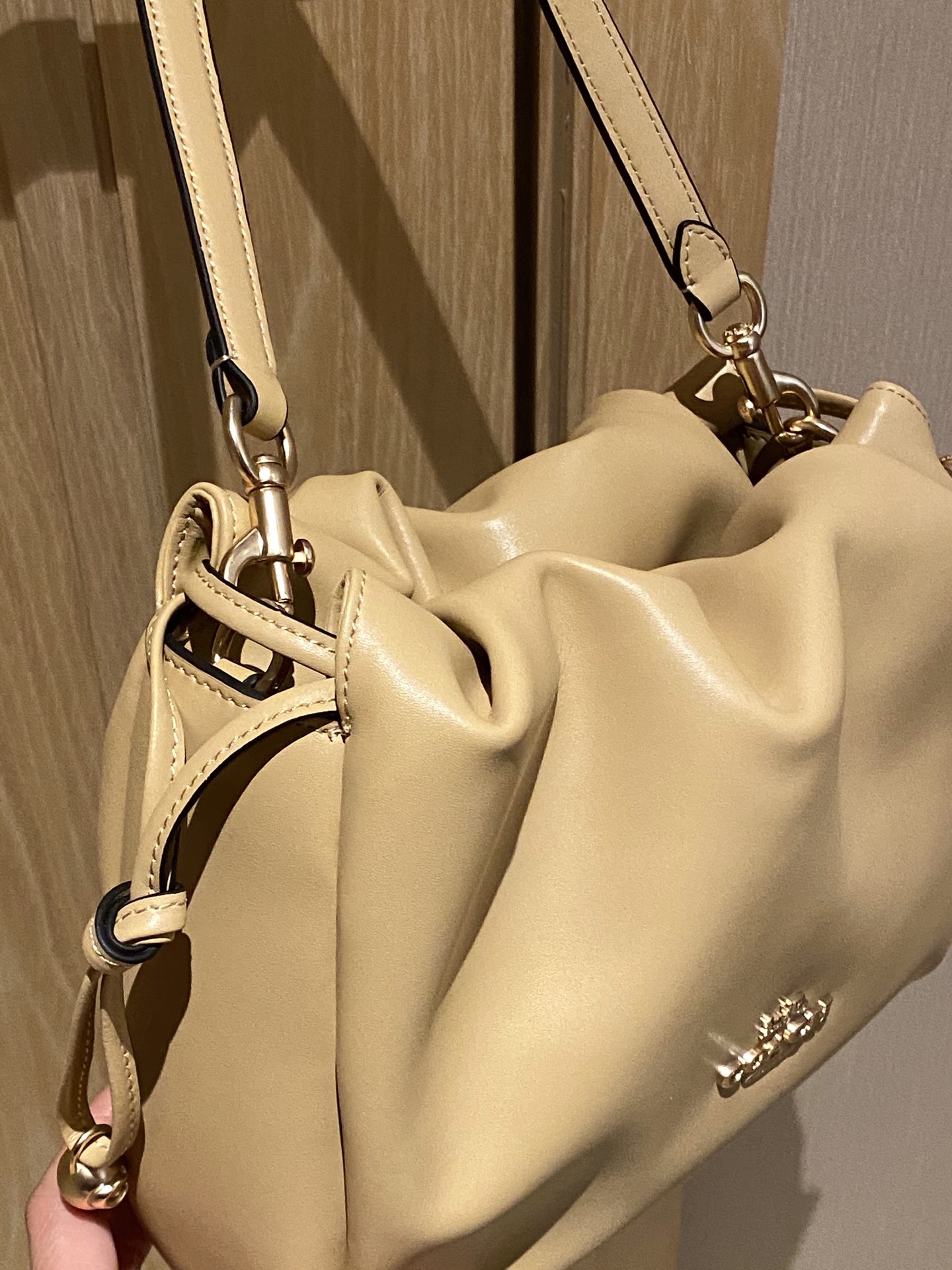 wear as an underarm shoulder bag - Comprehensive 4