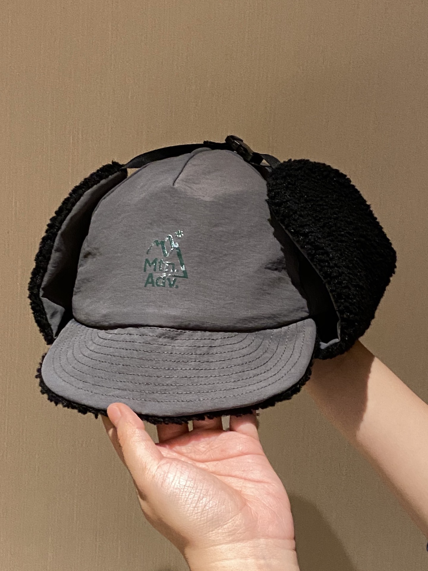 Rock gray/blackThe hat shape is also surprisingly good - Hat