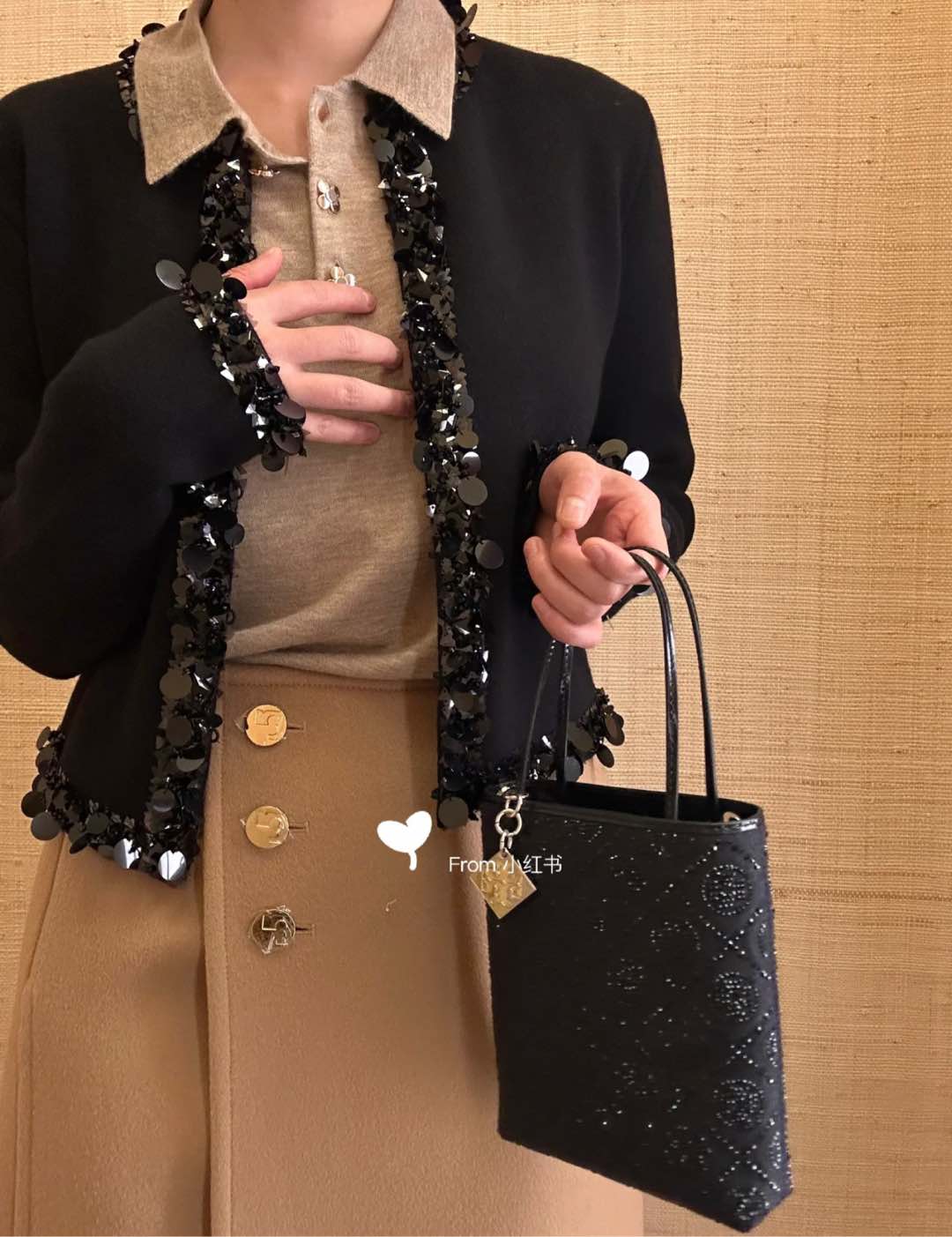 Coach Suitable for shopping, dating, and commuting, it can easily enhance your overall style.