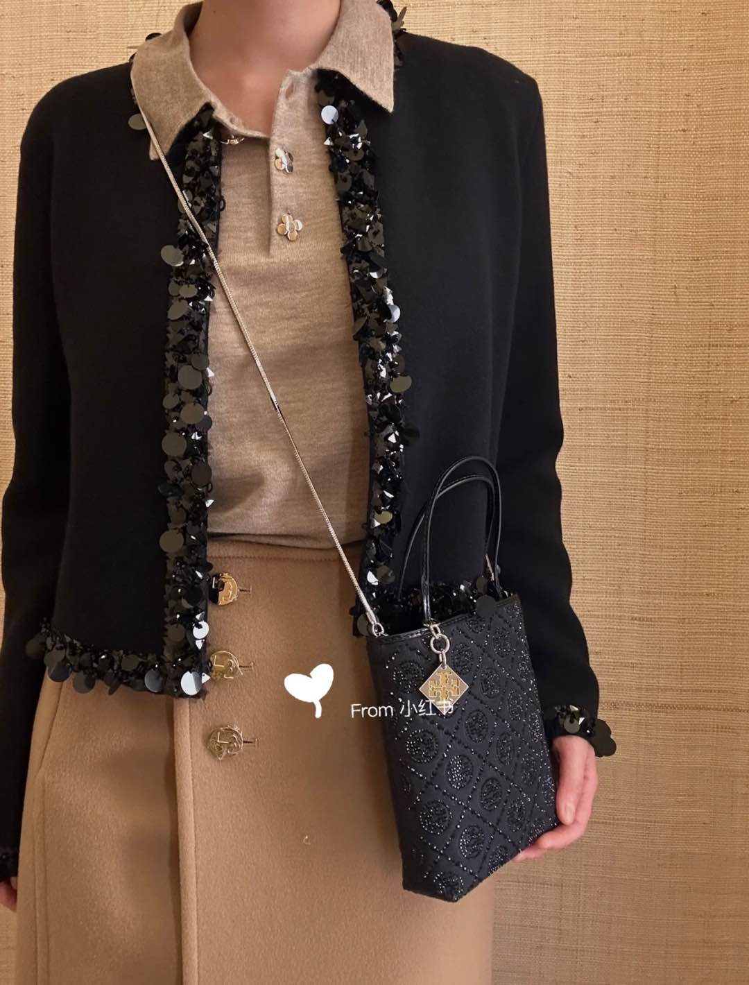 Coach Suitable for shopping, dating, and commuting, it can easily enhance your overall style.