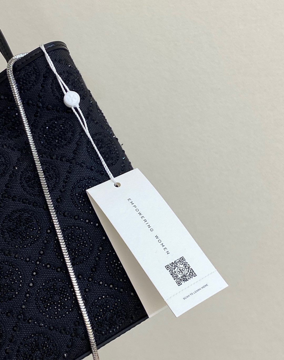 Coach Original hangtag, scan the QR code to enter the official website! !