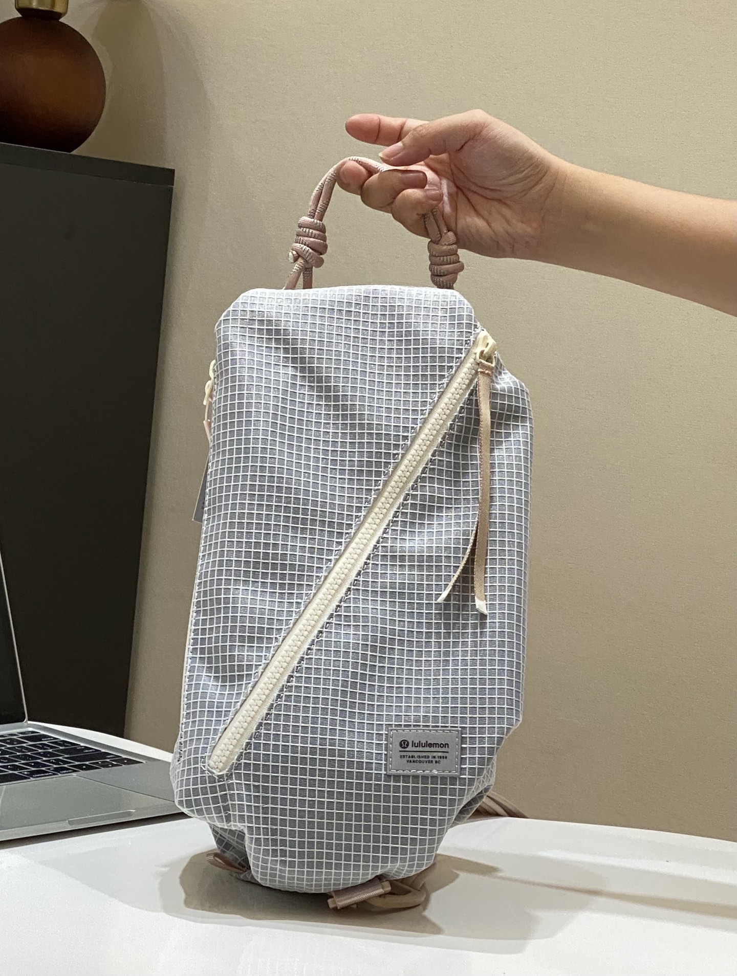 _dnm9str9YmbuC5y6XNjn9SgF1F2223ZuD3B0e-Q