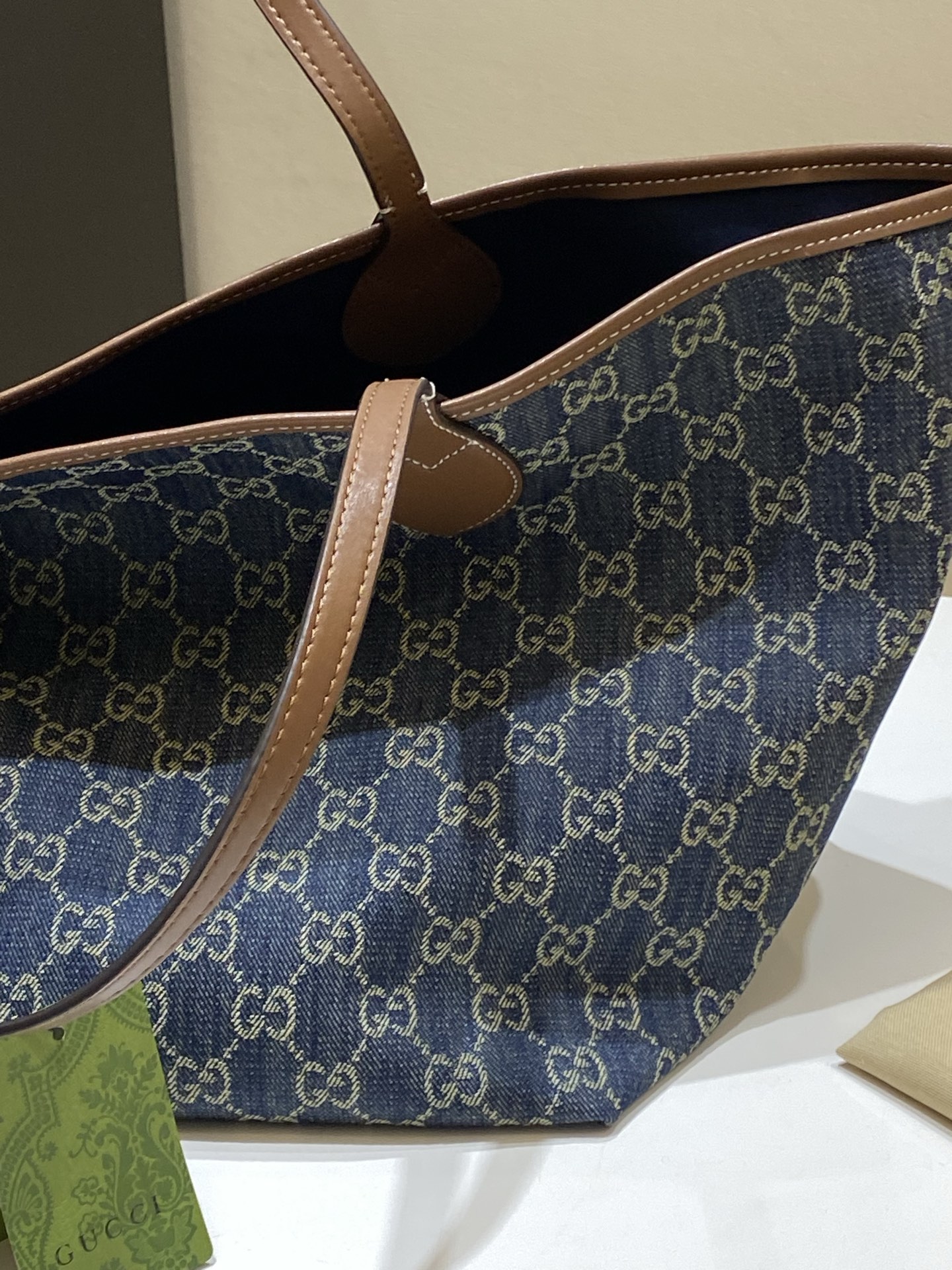 Cartier Luxury Designer Handbag Shoulder Crossbody Bag crafted in 5