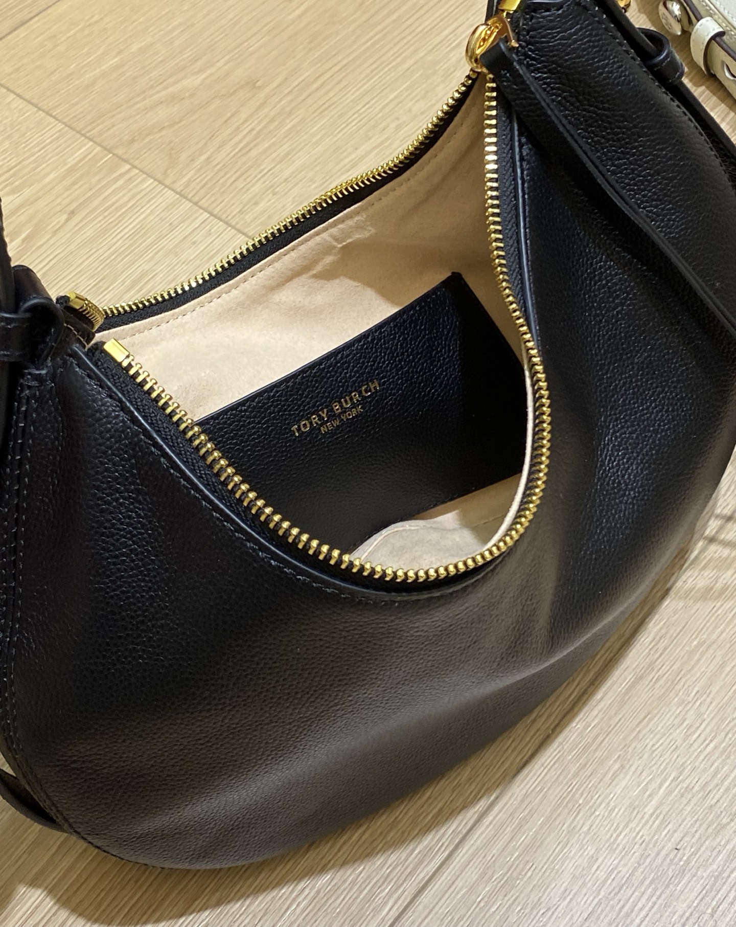 Versace Classic Handcrafted Luxury Leather Shoulder Bag Ref.1D99D5E8 9