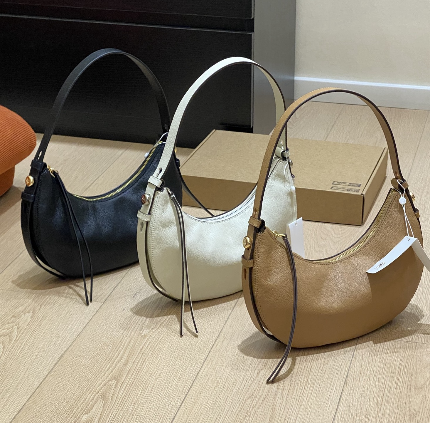 Versace Classic Handcrafted Luxury Leather Shoulder Bag Ref.1D99D5E8 2