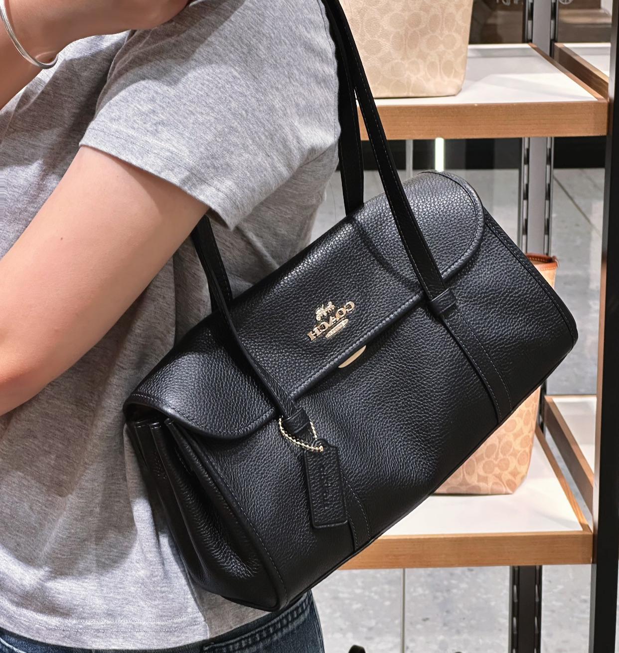 Hermès Classic Luxury Handbag Shoulder Crossbody Bag Ref.06E3CA40 2