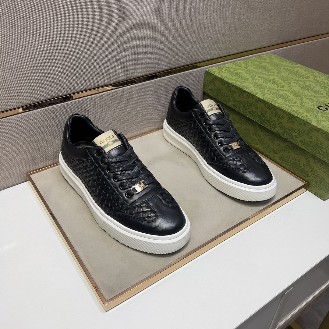 NO:280324,[Ancient ~] Men's casual shoes are available simultaneously in 2025z cabinet. Size: 38-44# 2 color uppers are made of multi-material spliced ​​leather inner lining, comfortable and breathable, the original sole is comfortable and wear-resistant, and the real shot is even better.19860909【古～】男士休闲鞋 2025z柜同步发售 码数:38-44# 2个颜色鞋面选用多材质拼接真皮内里,舒适透气,鞋底原版舒适耐磨大底,实物拍摄实物更赞,,Men's shoes