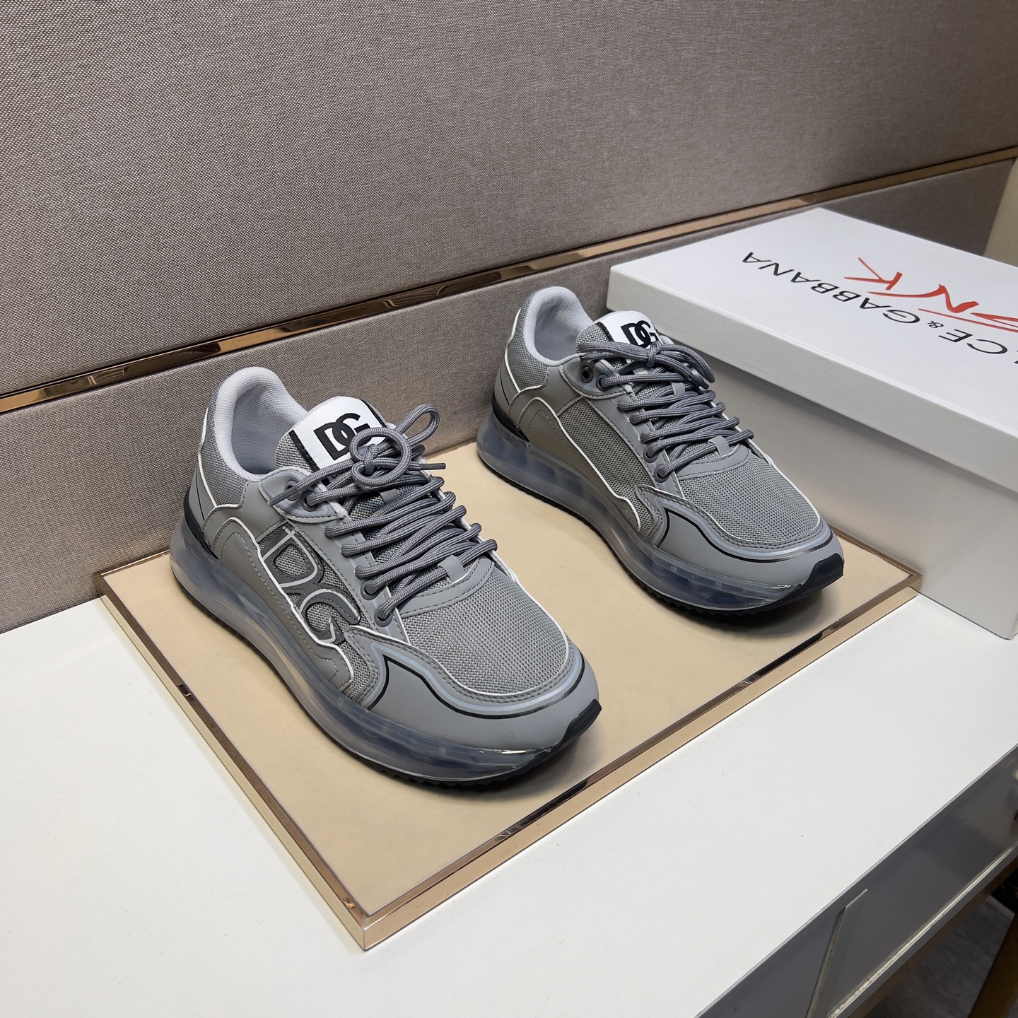 NO:271939,[Dg~] Couple casual shoes 2025z cabinet are available simultaneously. Size: 35-44# 1 color upper is made of multi-material splicing mesh inner lining, comfortable and breathable, original sole is comfortable and wear-resistant, real-life shooting is even better,19860909【Dg～】情侣装休闲鞋2025z柜同步发售 码数:35-44# 1个颜色鞋面选用多材质拼接网布内里,舒适透气,鞋底原版舒适耐磨大底,实物拍摄实物更赞,,Men's shoes