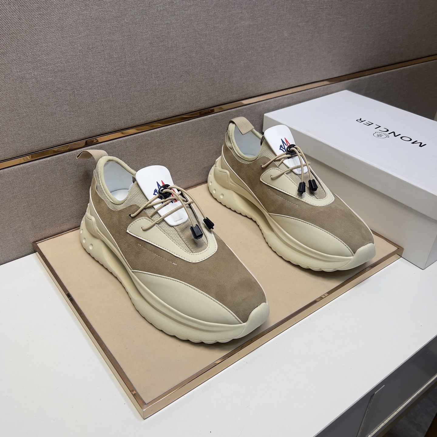 NO:271945,[Meng~] Men's casual shoes 2025z cabinet are available simultaneously. Size: 38-44# 7 color uppers are made of multi-material splicing mesh inner lining, comfortable and breathable, original sole is comfortable and wear-resistant, and the real shot is even better.19860909【蒙～】男士休闲鞋2025z柜同步发售 码数:38-44# 7个颜色鞋面选用多材质拼接网布内里,舒适透气,鞋底原版舒适耐磨大底,实物拍摄实物更赞,,Men's shoes