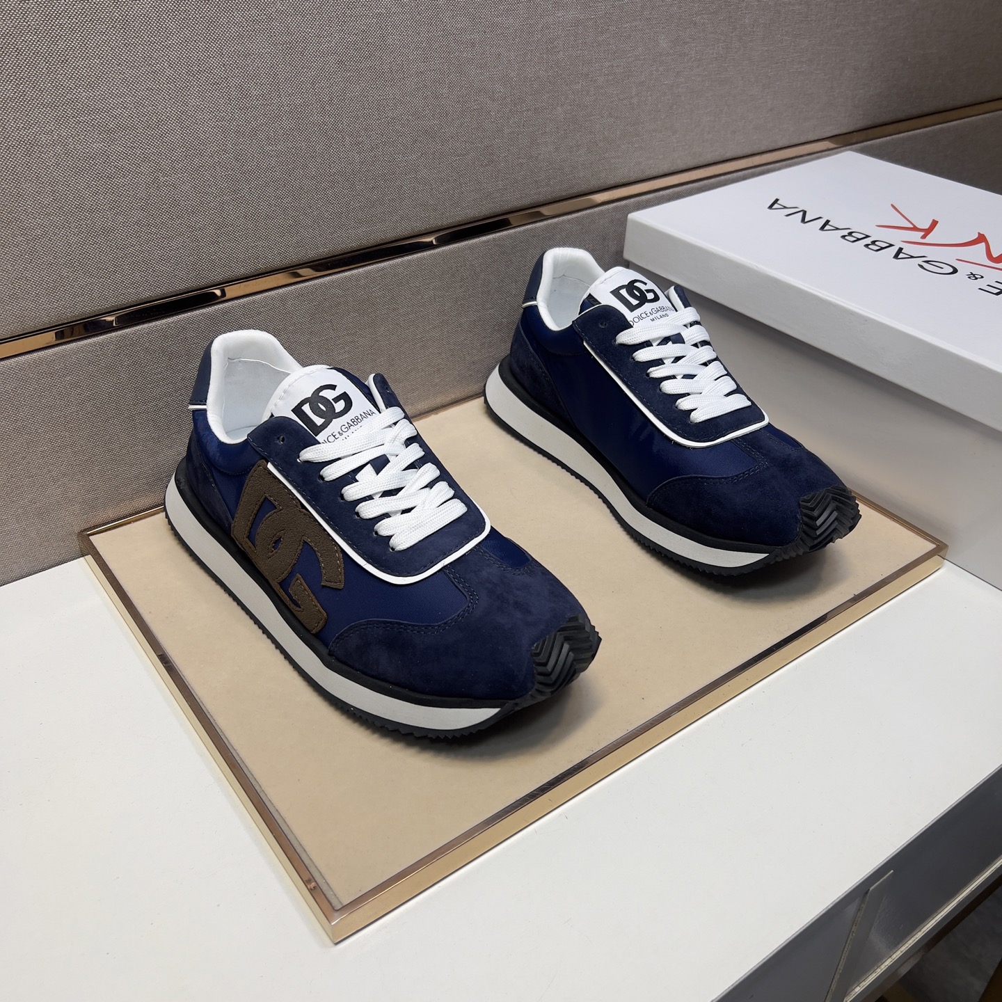 NO:272984,[DG~] Couple casual shoes are available at the same time in 2025z cabinet. Size: 35-44# 1 color upper is made of multi-material splicing mesh inner lining, comfortable and breathable, the original sole is comfortable and wear-resistant, and the real shot is even better.19860909【DG～】情侣装休闲鞋 2025z柜同步发售 码数:35-44# 1个颜色鞋面选用多材质拼接网布内里,舒适透气,鞋底原版舒适耐磨大底,实物拍摄实物更赞,,Men's shoes